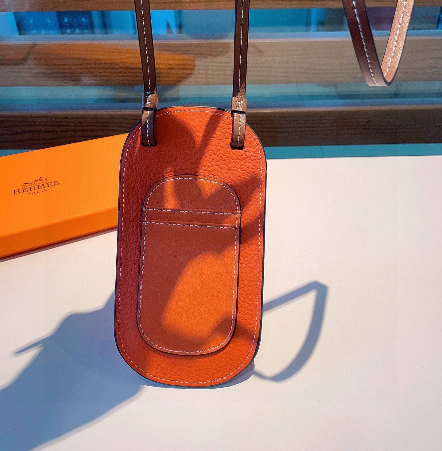 HERMES 愛馬仕 iPhoneケース スマホケース 全機種対応 レディース ロゴ iPhoneケース カード収納付き - 画像 3