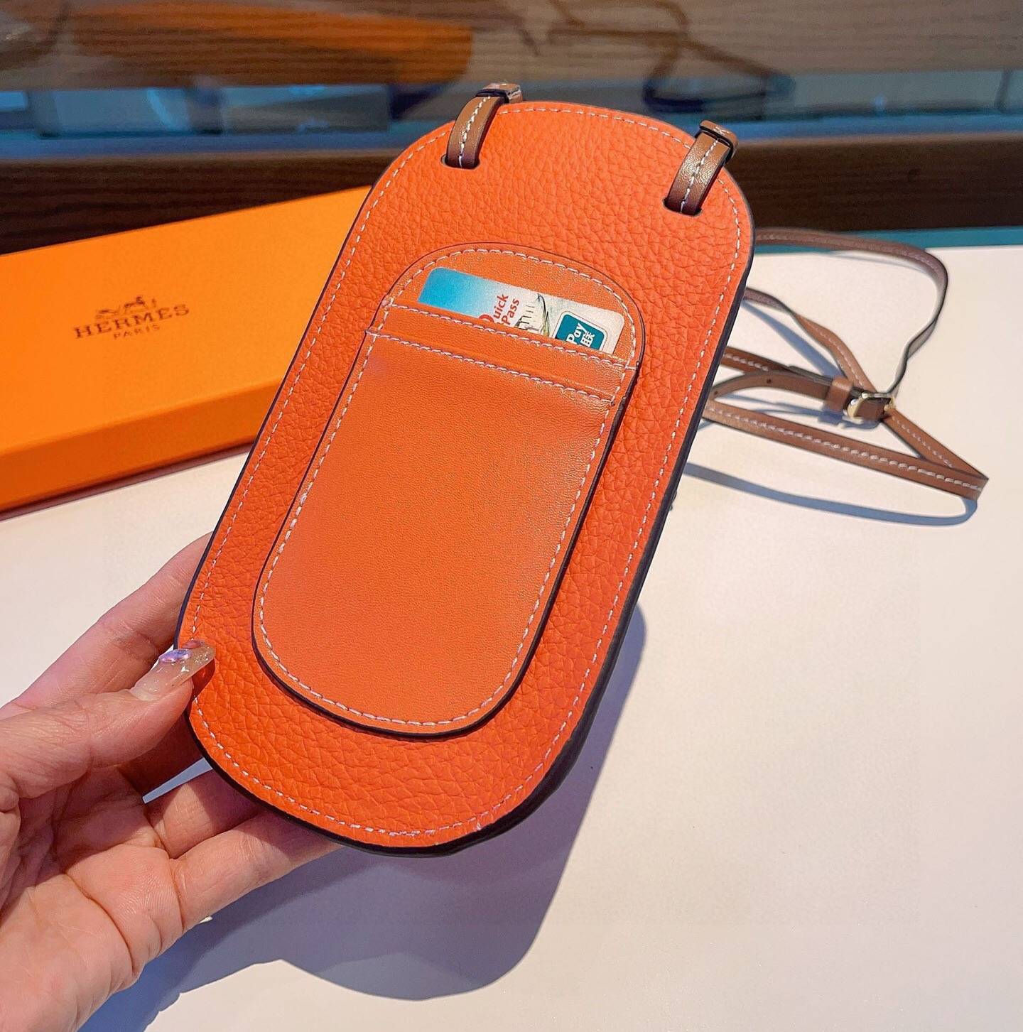 HERMES 愛馬仕 iPhoneケース スマホケース 全機種対応 レディース ロゴ iPhoneケース カード収納付き - 画像 6