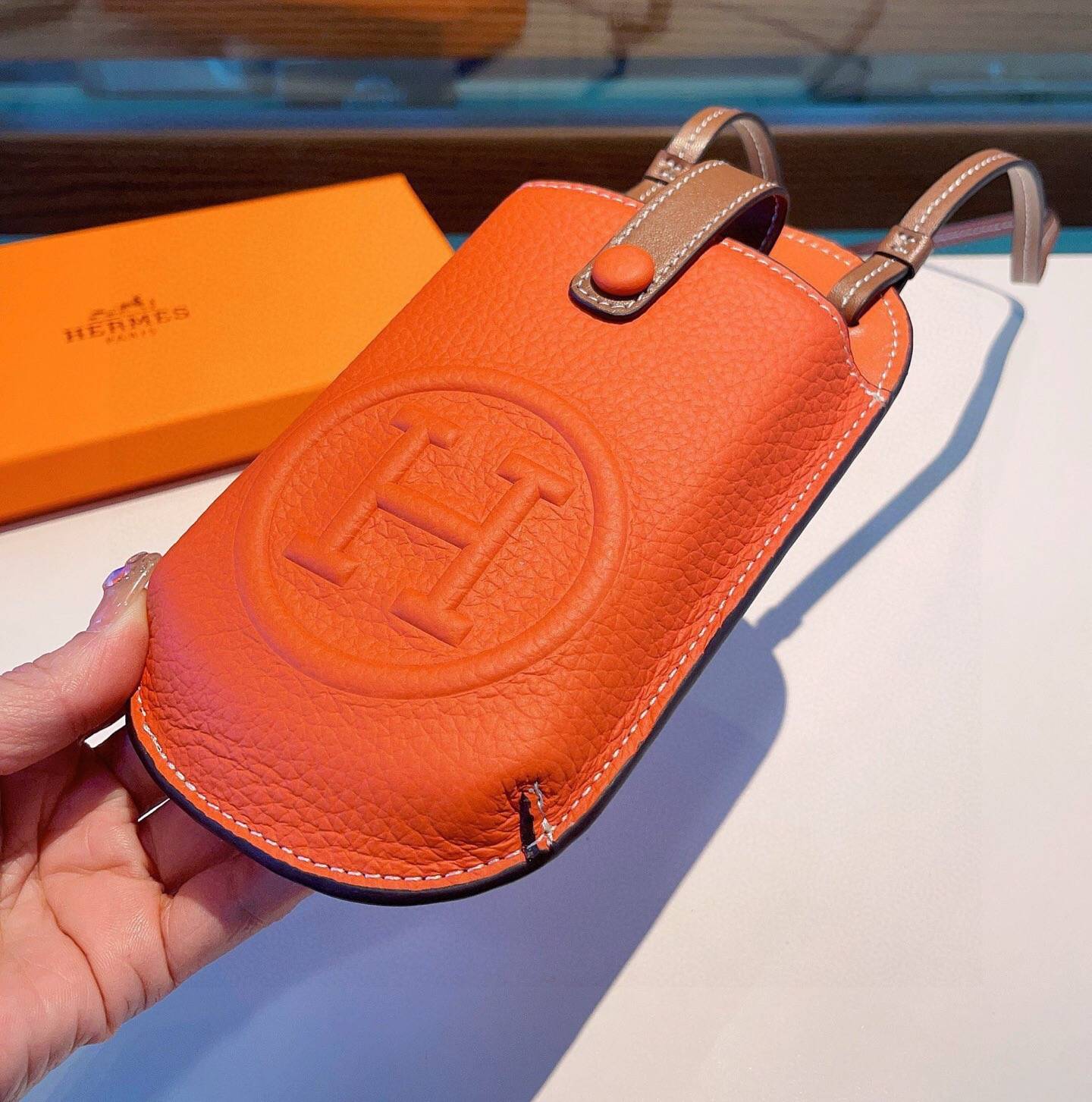 Hermes 愛馬仕 iPhone 18シリーズ対応 iPhoneケース スマホケース レディース ショルダー付き カード収納 - 画像 6