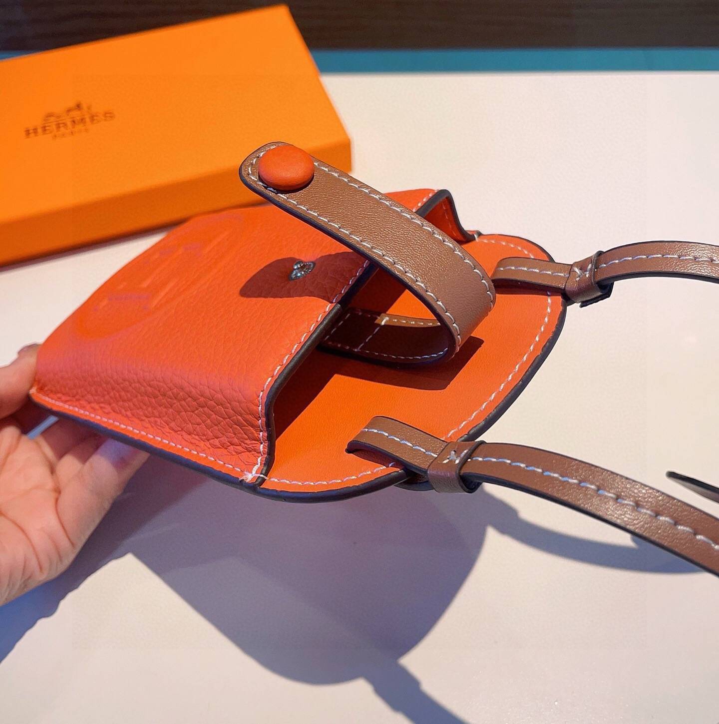 Hermes 愛馬仕 iPhone 18シリーズ対応 iPhoneケース スマホケース レディース ショルダー付き カード収納 - 画像 7