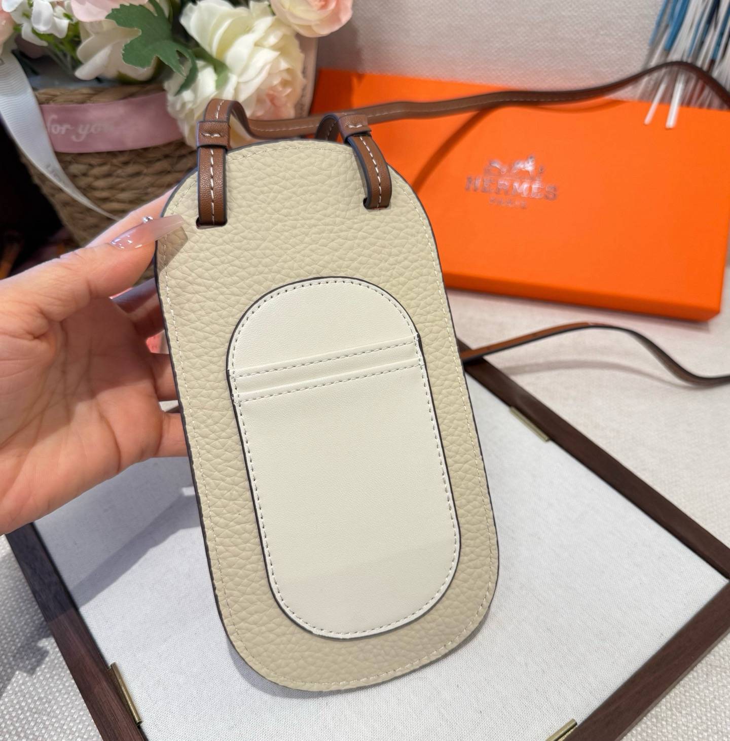 Hermes 愛馬仕 iPhoneケース スマホケース iPhone 18シリーズ対応 レディース ロゴ カード収納 ショルダー付き - 画像 7