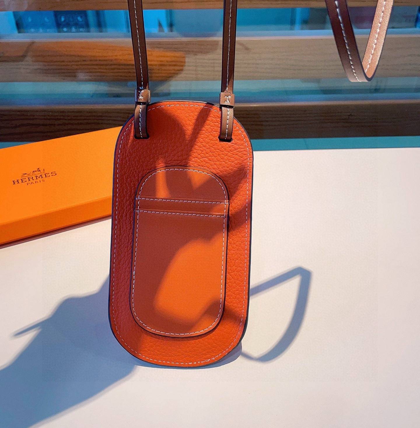 Hermes アルマHM iPhoneケース スマホケース iPhone 18シリーズ対応 レディース カード収納 ショルダー付き - 画像 4