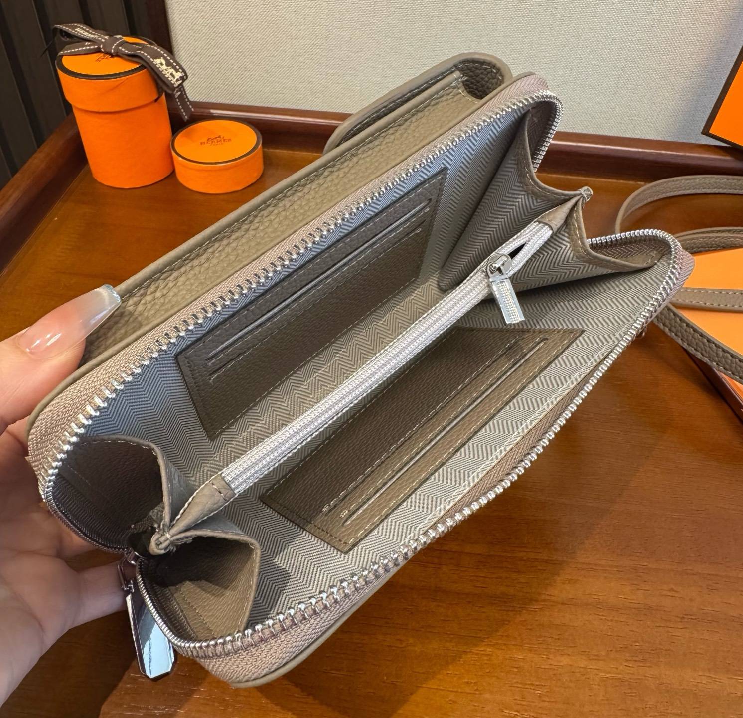 Herms ヘルメス iPhone 18シリーズ対応 iPhoneケース スマホケース レディース ショルダー付き カード収納 - 画像 9