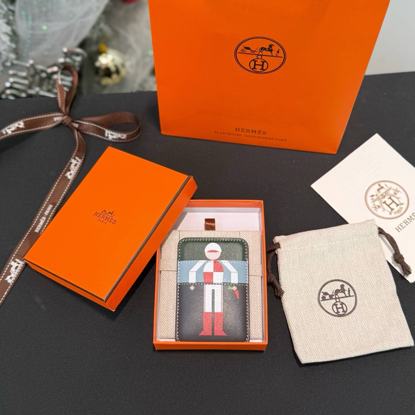 HERMES 愛馬仕 iPhone 18シリーズ対応 iPhoneケース スマホケース 全機種対応 レディース ロゴ入り カード収納 - 画像 2