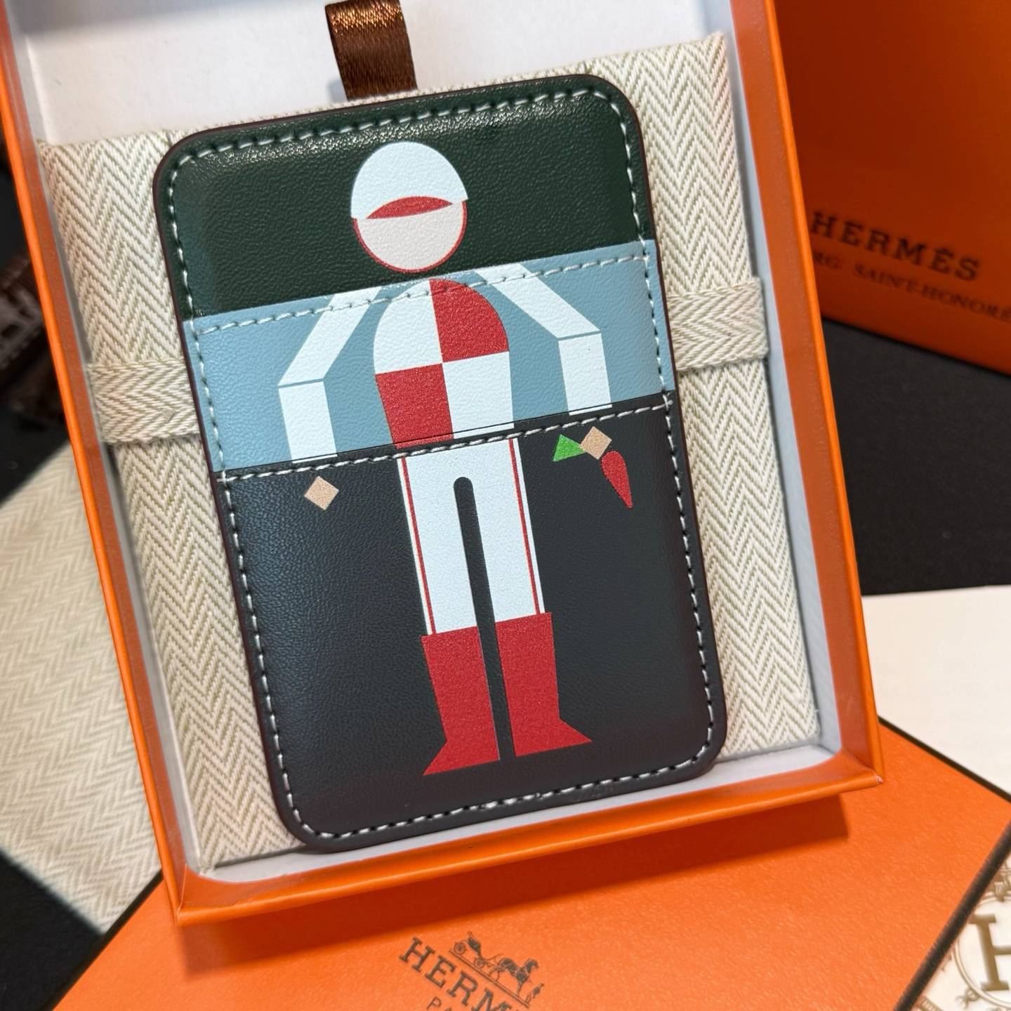HERMES 愛馬仕 iPhone 18シリーズ対応 iPhoneケース スマホケース 全機種対応 レディース ロゴ入り カード収納 - 画像 4