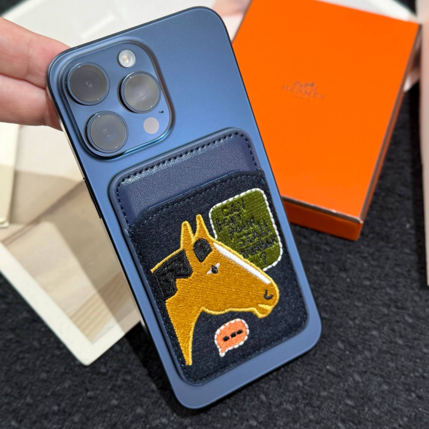 HERMES 愛馬仕 iPhone 18シリーズ対応 iPhoneケース スマホケース レディース ロゴ入り カード収納 - 画像 4