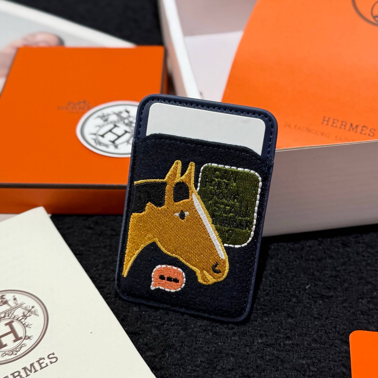 HERMES 愛馬仕 iPhone 18シリーズ対応 iPhoneケース スマホケース レディース ロゴ入り カード収納 - 画像 9