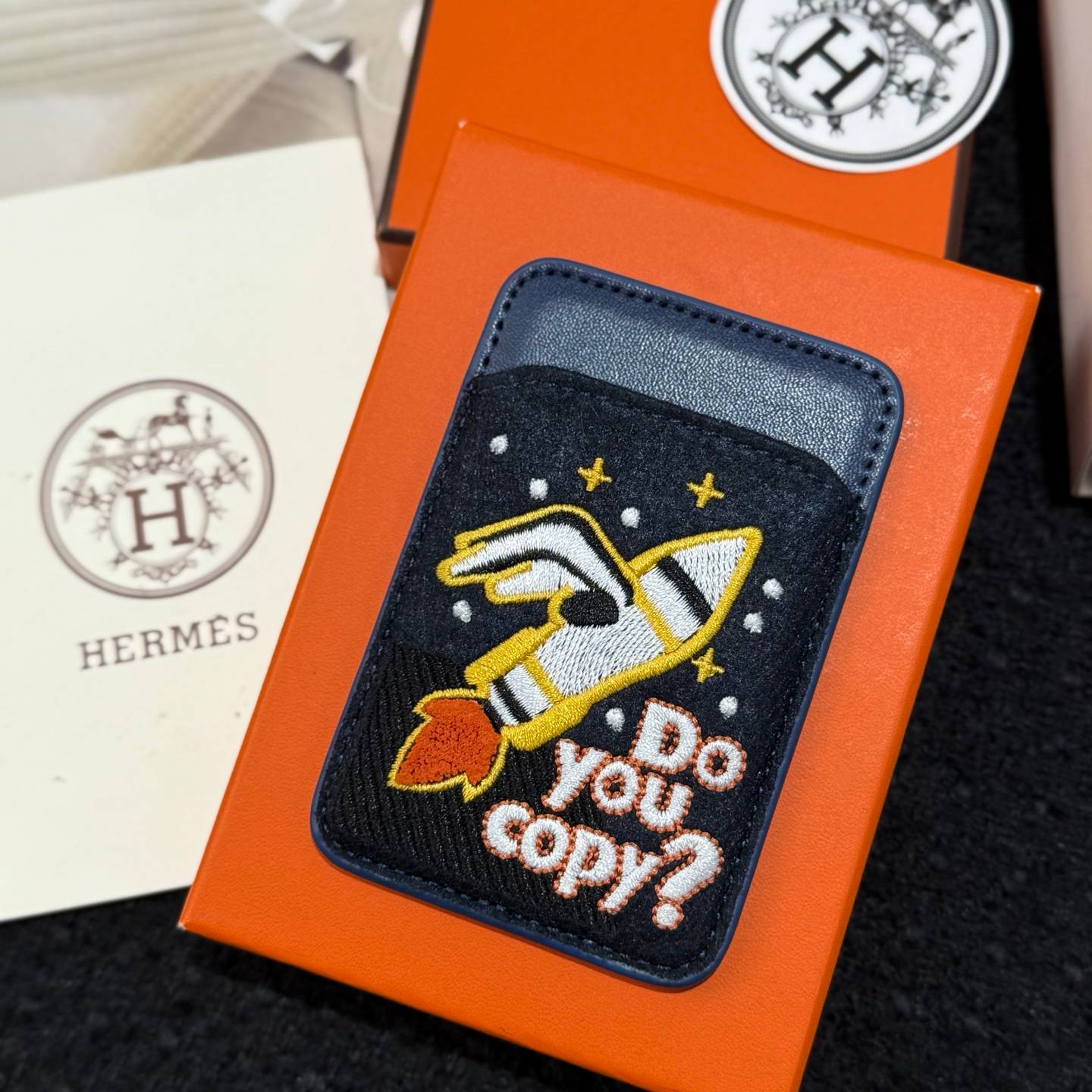 HERMES 愛馬仕 iPhone 18シリーズ対応 iPhoneケース スマホケース 全機種対応 レディース ロゴ入り カード収納 ブラック