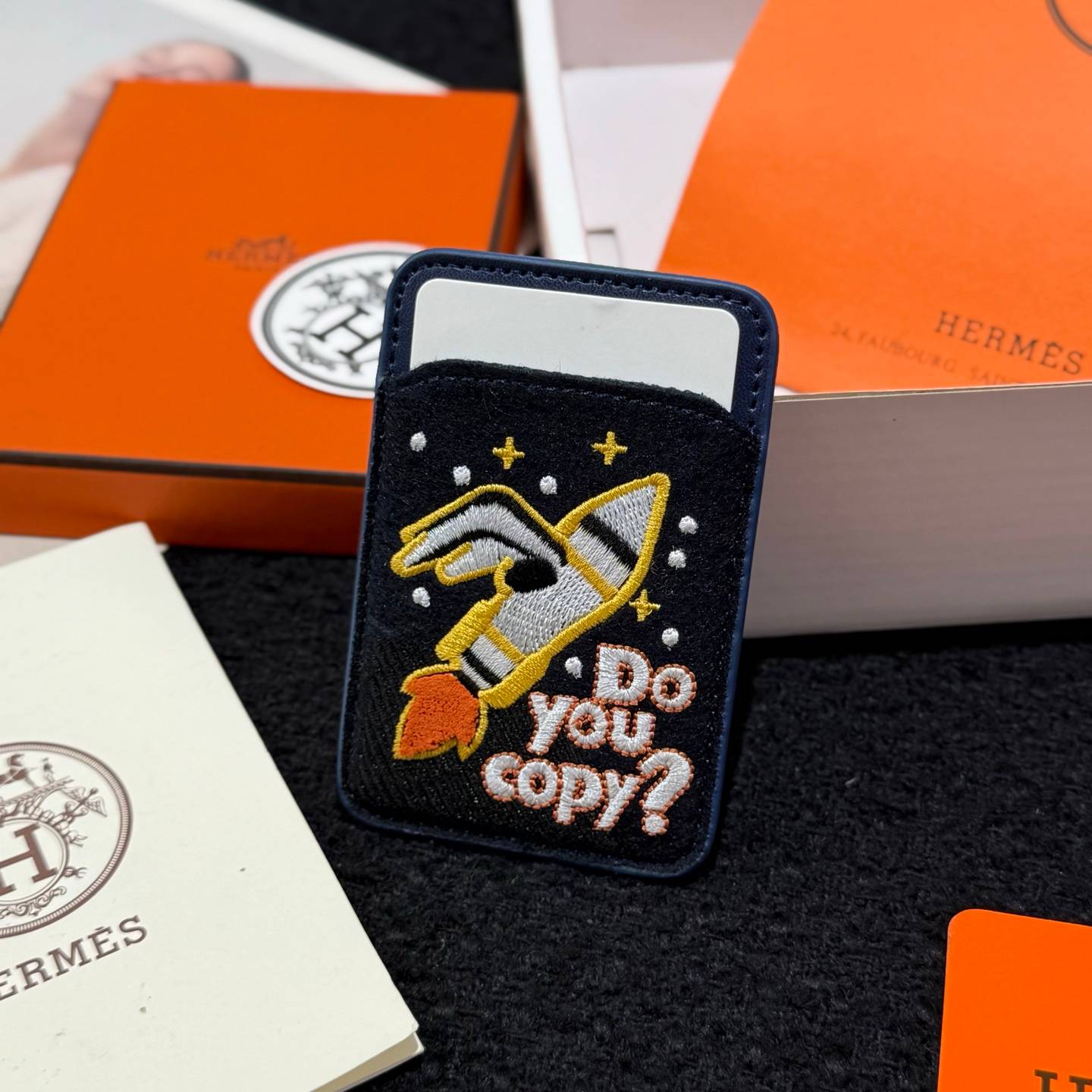HERMES 愛馬仕 iPhone 18シリーズ対応 iPhoneケース スマホケース 全機種対応 レディース ロゴ入り カード収納 ブラック - 画像 3