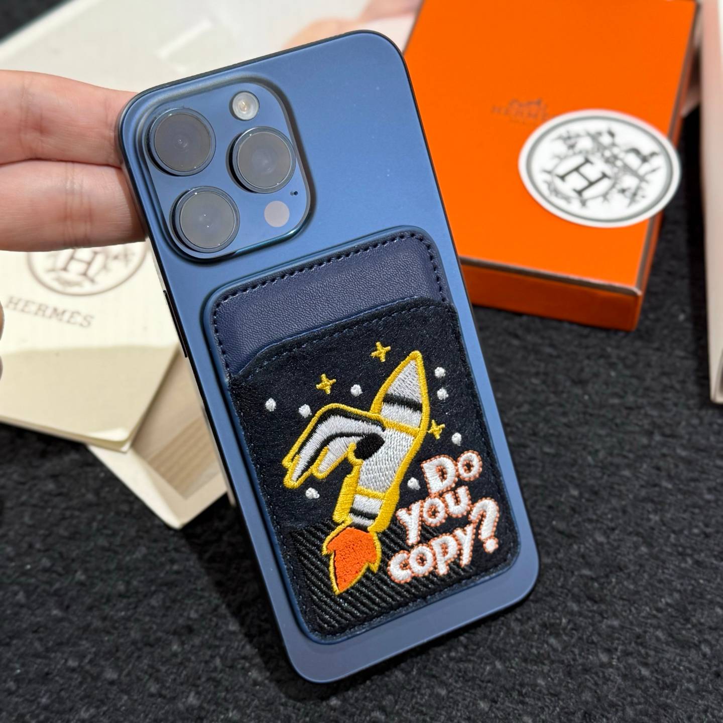 HERMES 愛馬仕 iPhone 18シリーズ対応 iPhoneケース スマホケース 全機種対応 レディース ロゴ入り カード収納 ブラック - 画像 5