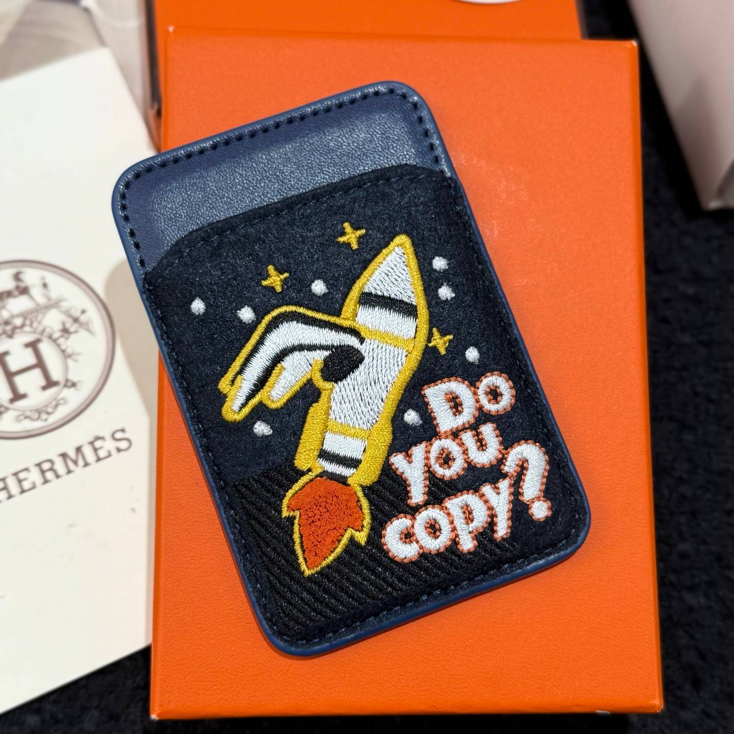 HERMES 愛馬仕 iPhone 18シリーズ対応 iPhoneケース スマホケース 全機種対応 レディース ロゴ入り カード収納 ブラック - 画像 6