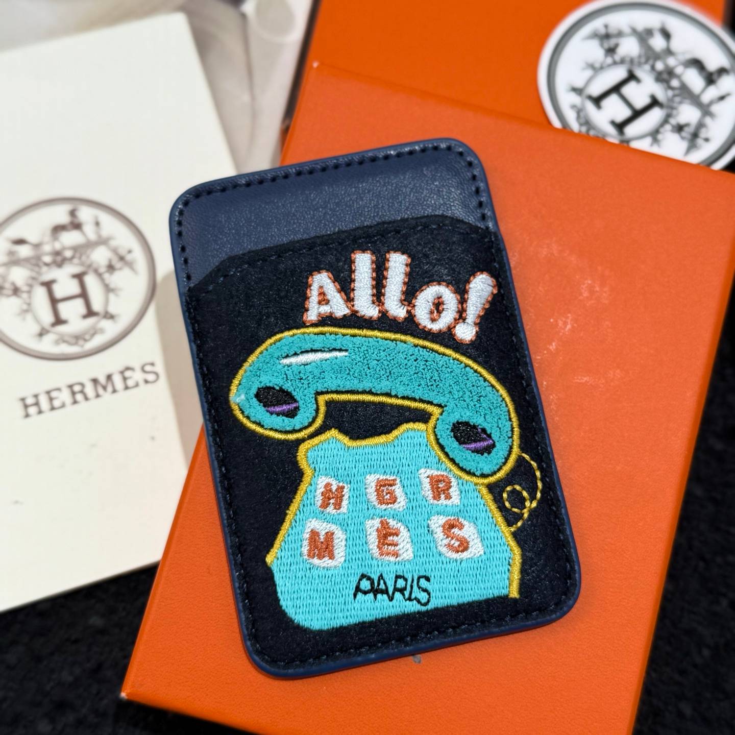 HERMES 愛馬仕 iPhone 18シリーズ対応 iPhoneケース スマホケース レディース ロゴ入り カード収納 ブラック - 画像 9