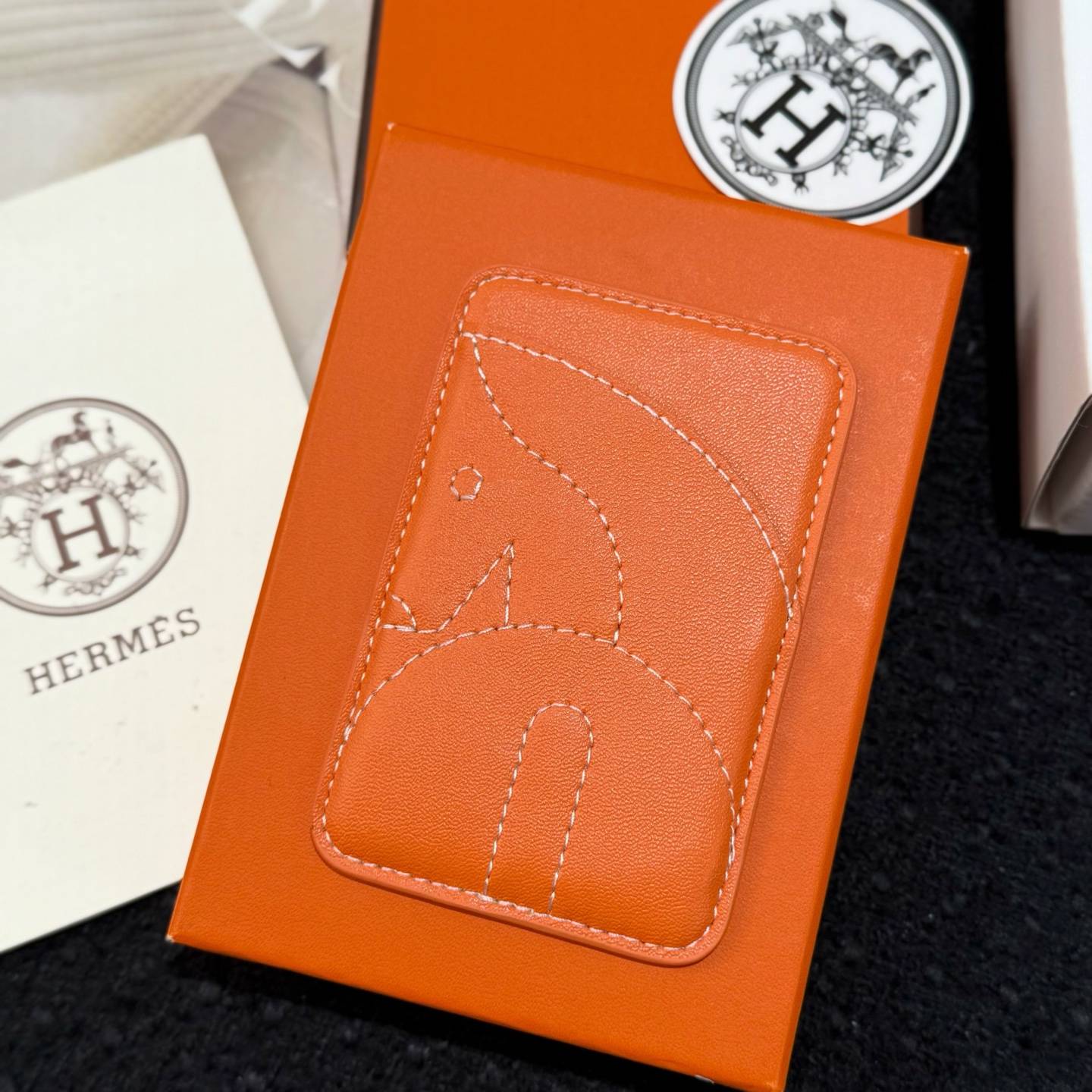HERMES 愛馬仕 iPhone 18シリーズ対応 iPhoneケース スマホケース 全機種対応 レディース 駿馬 マグネット オレンジ
