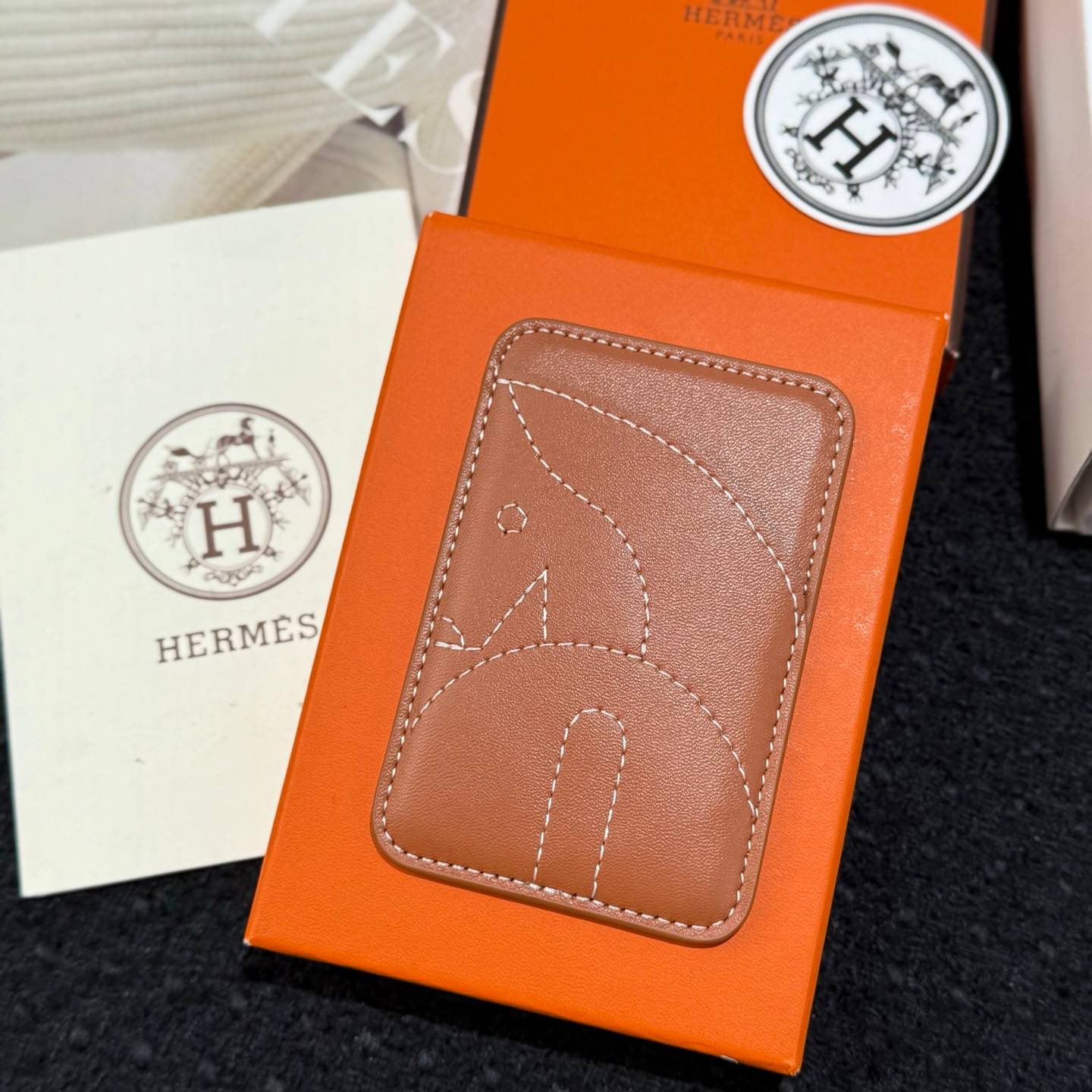 HERMES 愛馬仕 iPhone 18シリーズ対応 iPhoneケース スマホケース レディース マグサフ磁吸 ロゴ入り