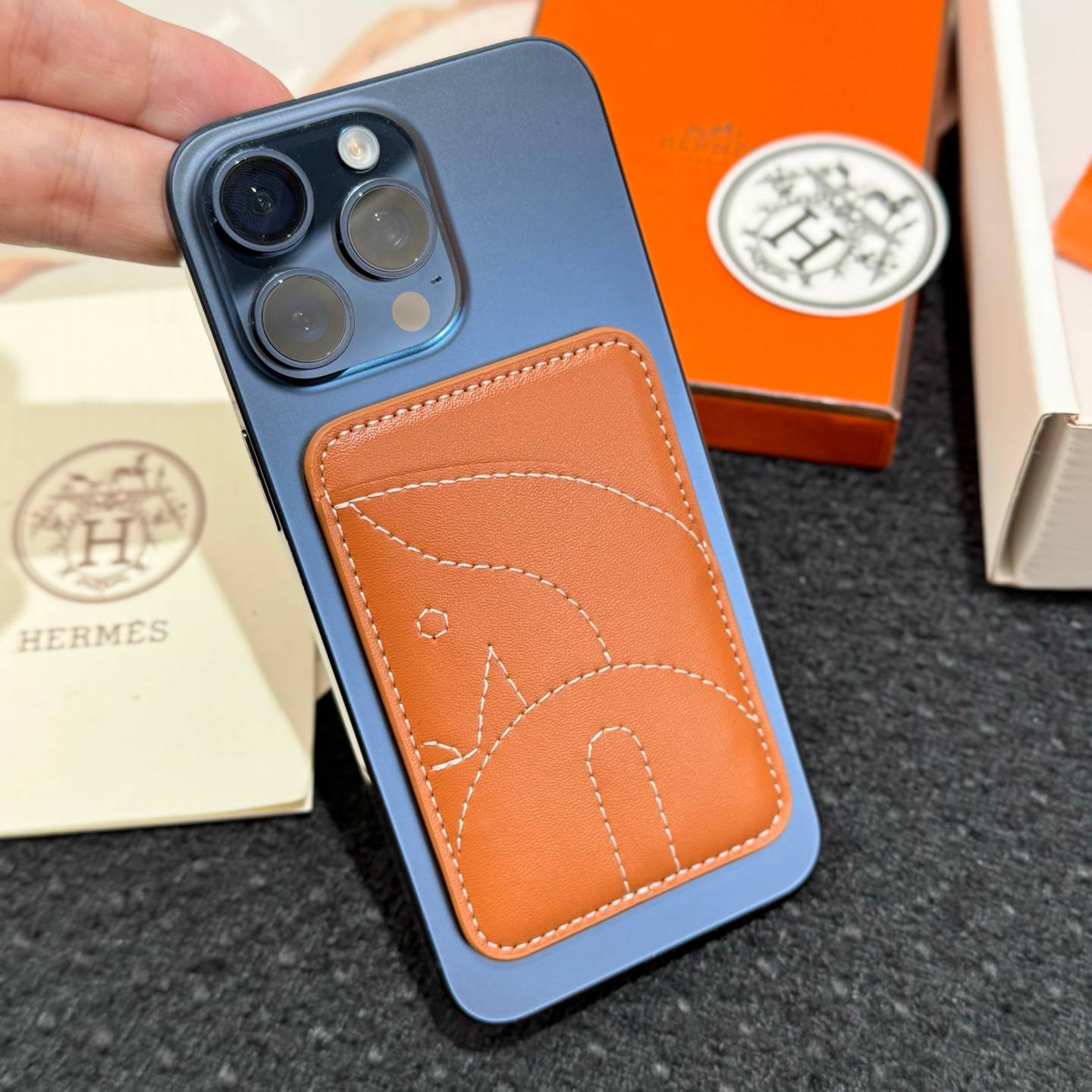 HERMES 愛馬仕 iPhone 18シリーズ対応 iPhoneケース スマホケース レディース マグサフ磁吸 ロゴ入り - 画像 4