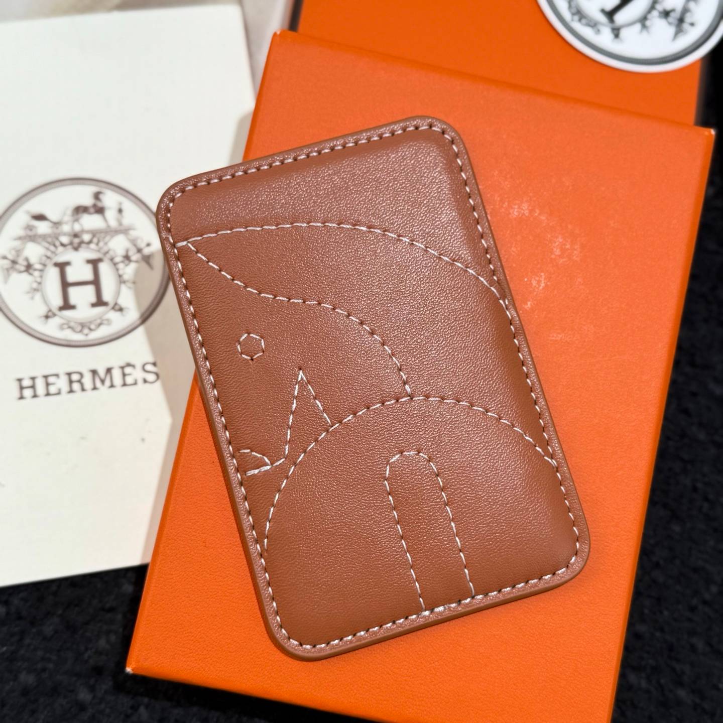 HERMES 愛馬仕 iPhone 18シリーズ対応 iPhoneケース スマホケース レディース マグサフ磁吸 ロゴ入り - 画像 5