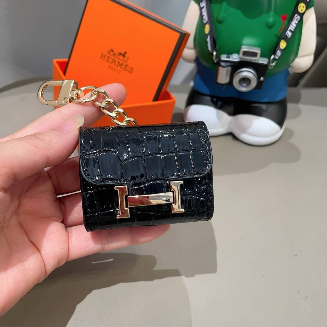 HERMES 愛馬仕 iPhone 18シリーズ対応 iPhoneケース スマホケース レディース ロゴ入り カード収納 クロコダイル柄 ブラック