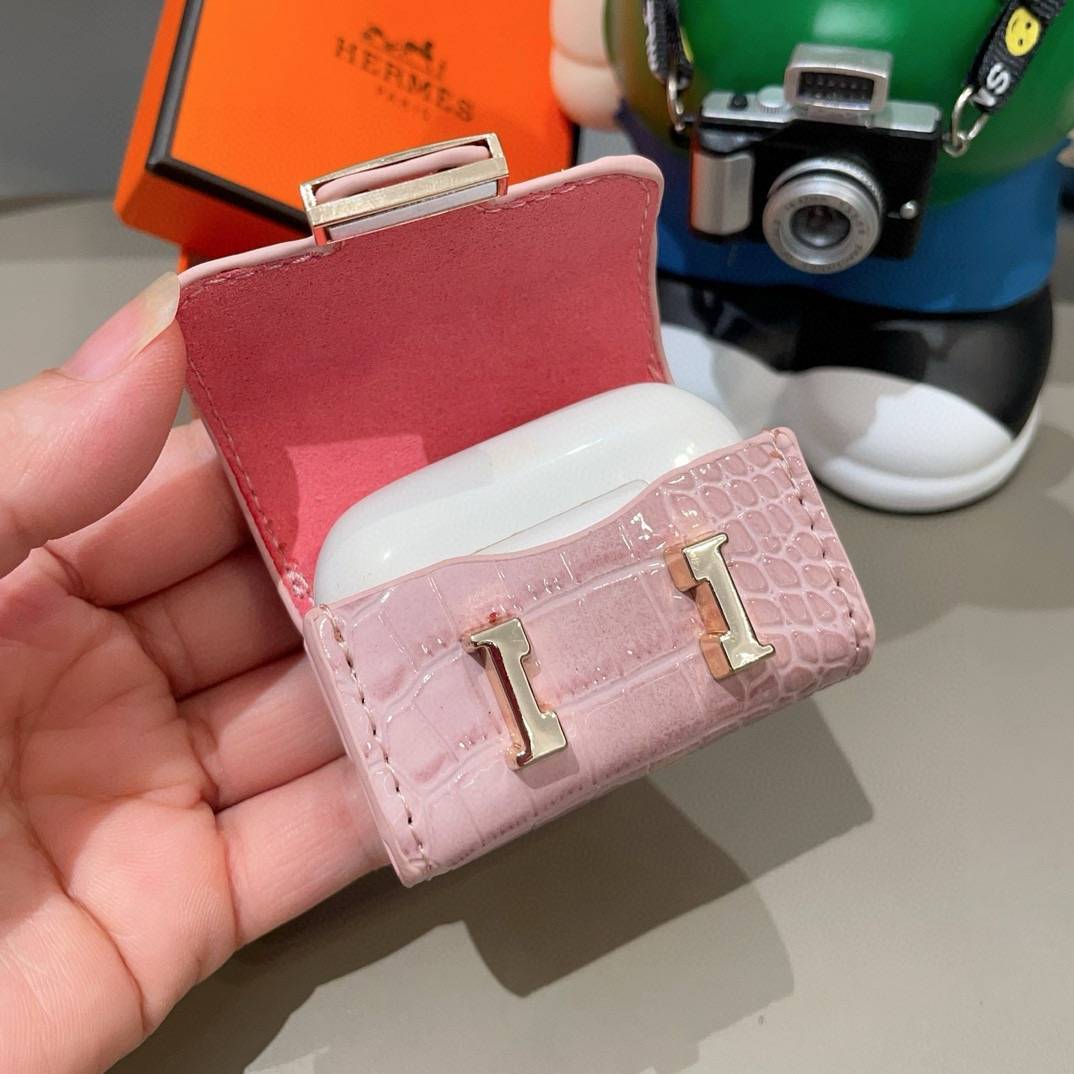 HERMES ヘルメス iPhoneケース スマホケース iPhone 18シリーズ対応 レディース 鳄魚皮紋 ロゴ付き ミニバッグ - 画像 9