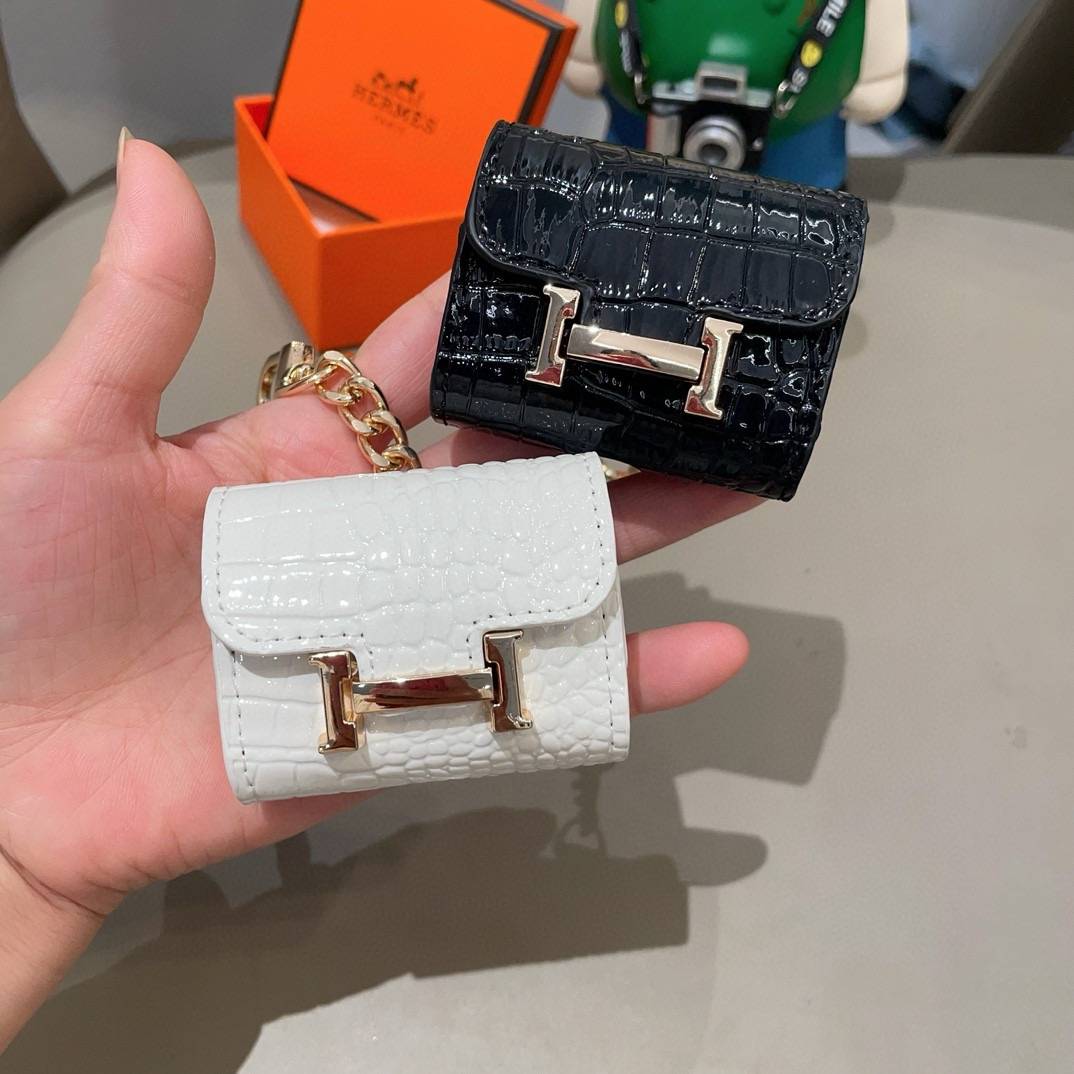 HERMES 愛馬仕 iPhone 18シリーズ対応 iPhoneケース スマホケース レディース ロゴ入り クロコダイル柄