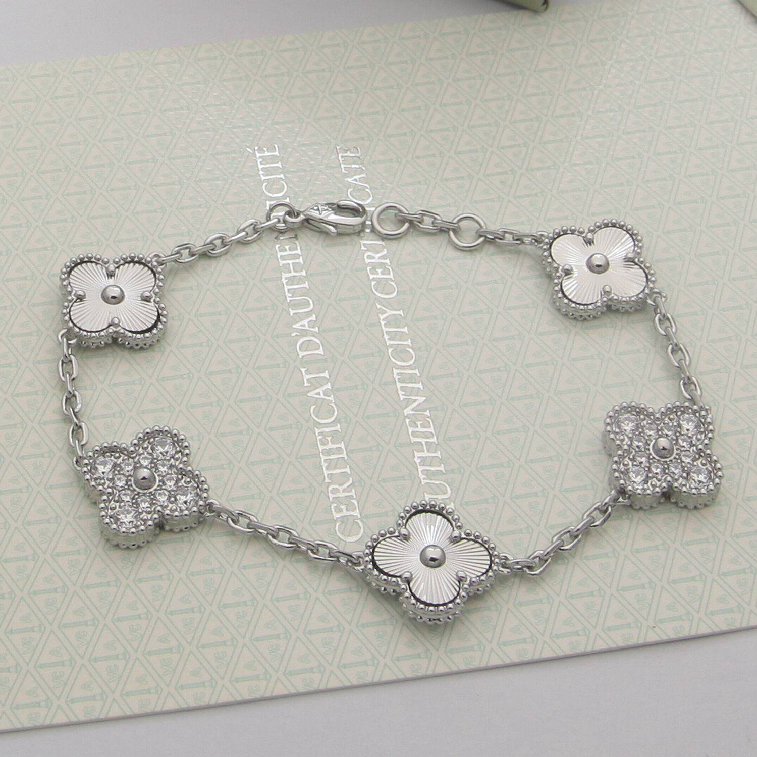 Van Cleef Arpels ヴァン クリーフアーペル レディース ブレスレット フリヴォル モチーフネックレス 上品なアクセサリー ゴールド - 画像 4