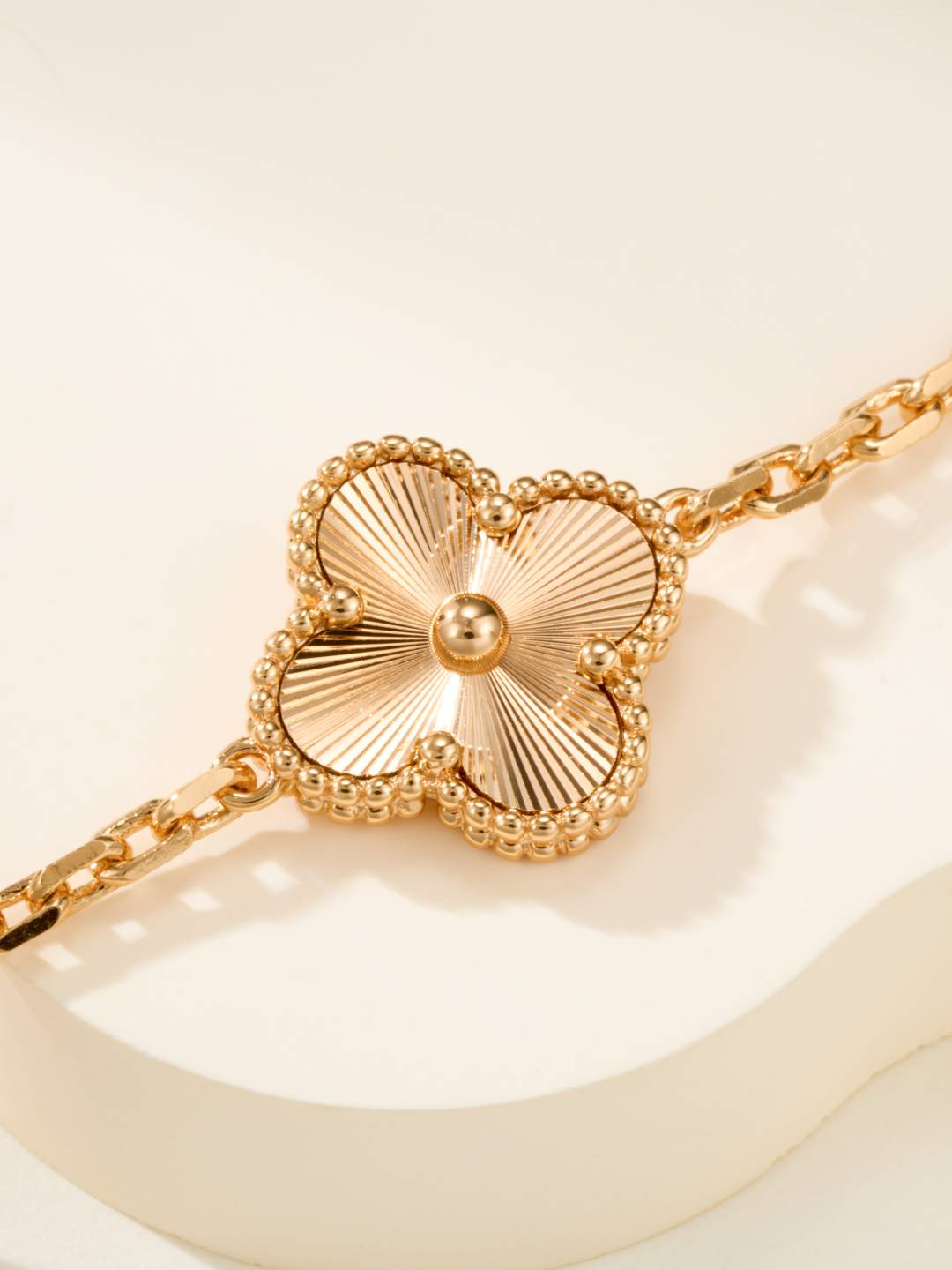 Van Cleef Arpels ヴァン クリーフアーペル レディース ブレスレット フリヴォル 四つ葉モチーフ ブランドジュエリー ゴールド - 画像 4
