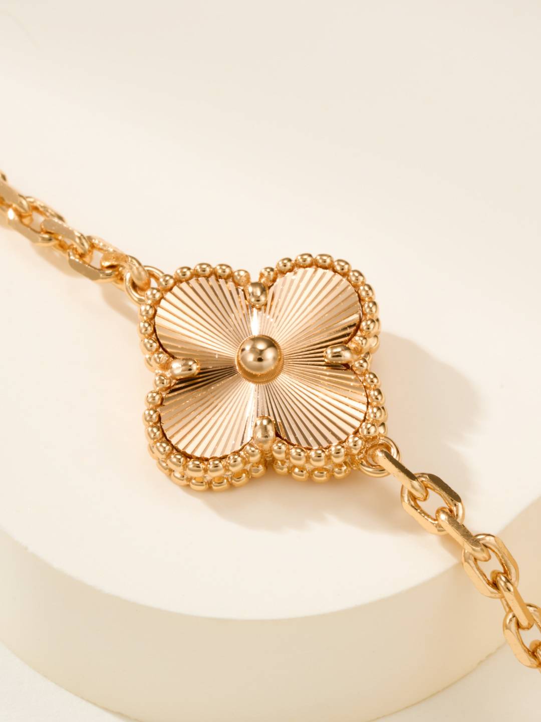 Van Cleef Arpels ヴァン クリーフアーペル レディース ブレスレット フリヴォル 四つ葉モチーフ ブランドジュエリー ゴールド - 画像 5