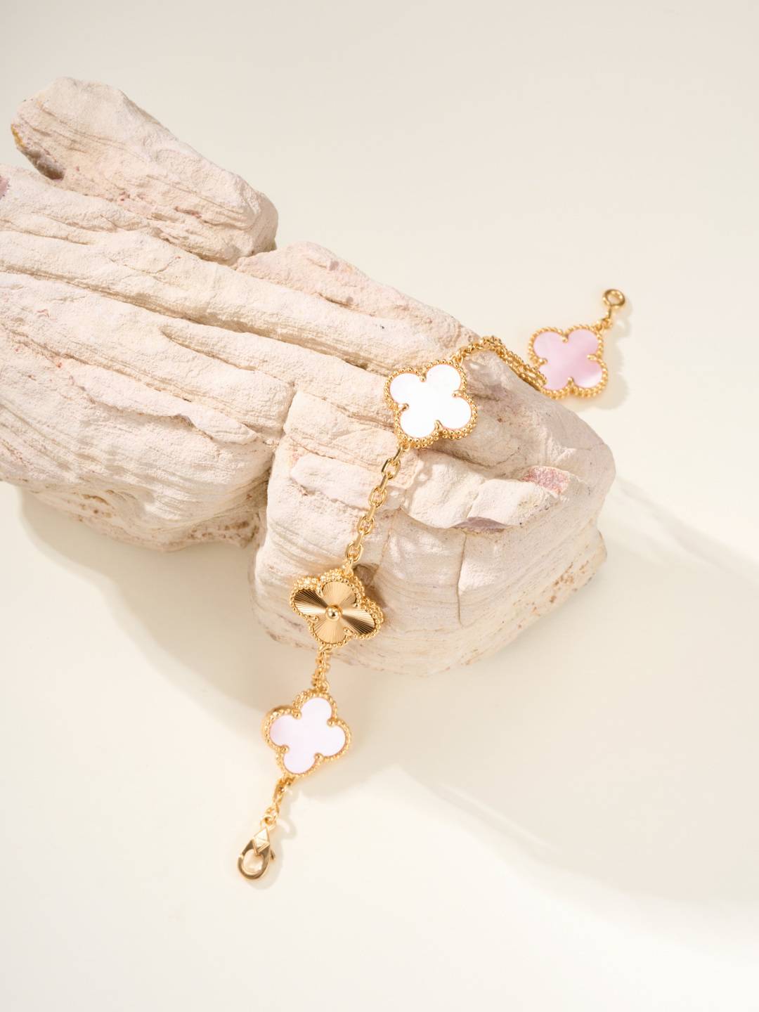 Van Cleef Arpels ヴァン クリーフアーペル レディース ブレスレット フリヴォル 四つ葉モチーフ ブランドジュエリー ゴールド - 画像 9