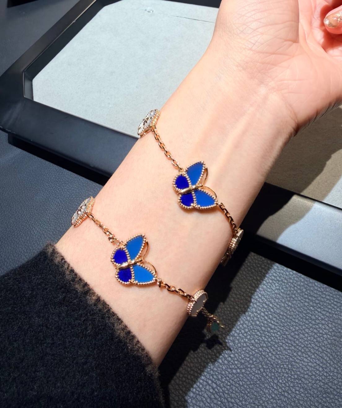 Van Cleef Arpels ヴァン クリーフアーペル レディース ブレスレット フリヴォル 18Kゴールド モチーフブレスレット ギフト - 画像 2