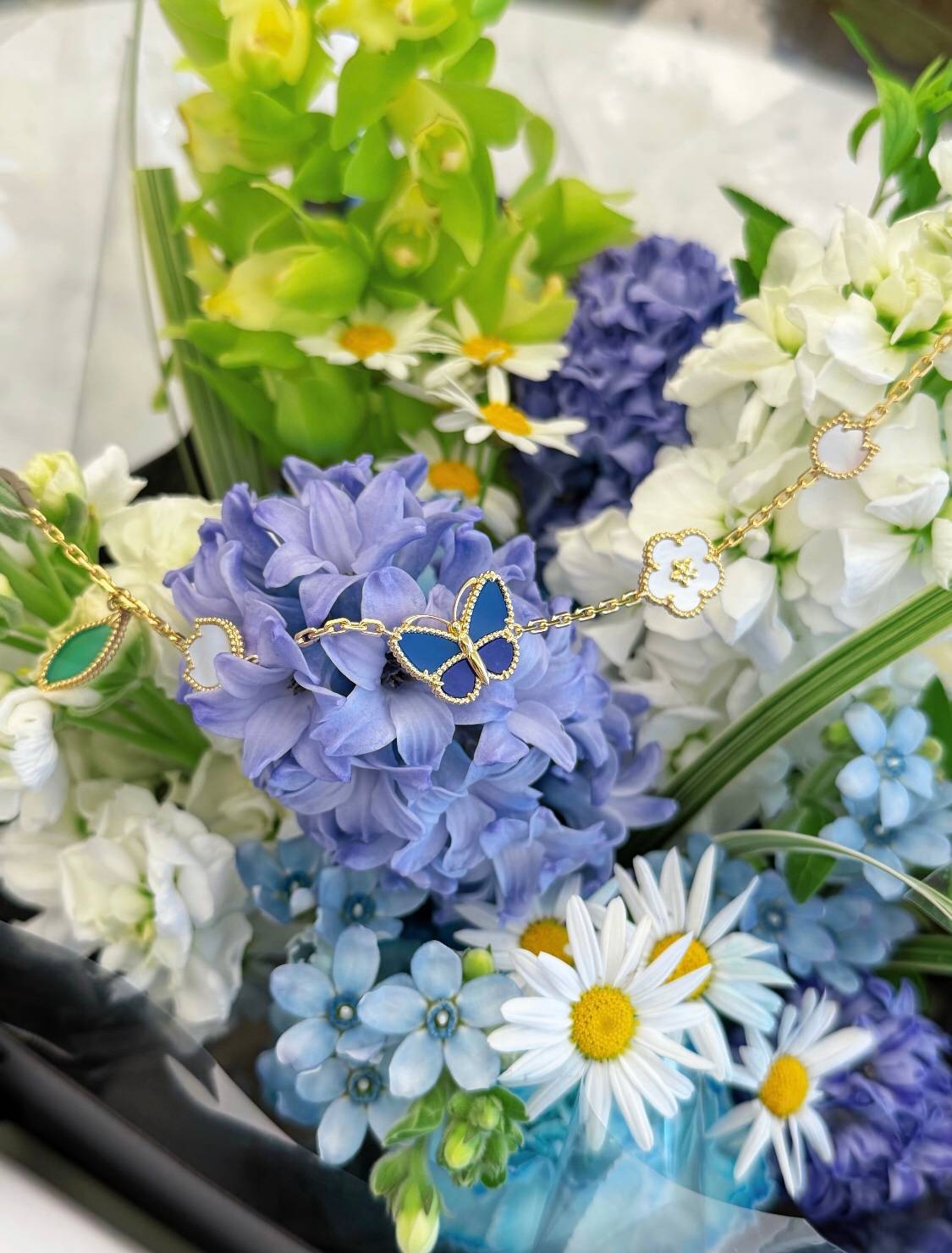 Van Cleef Arpels ヴァン クリーフアーペル レディース ブレスレット フリヴォル 18Kゴールド モチーフブレスレット ギフト - 画像 4
