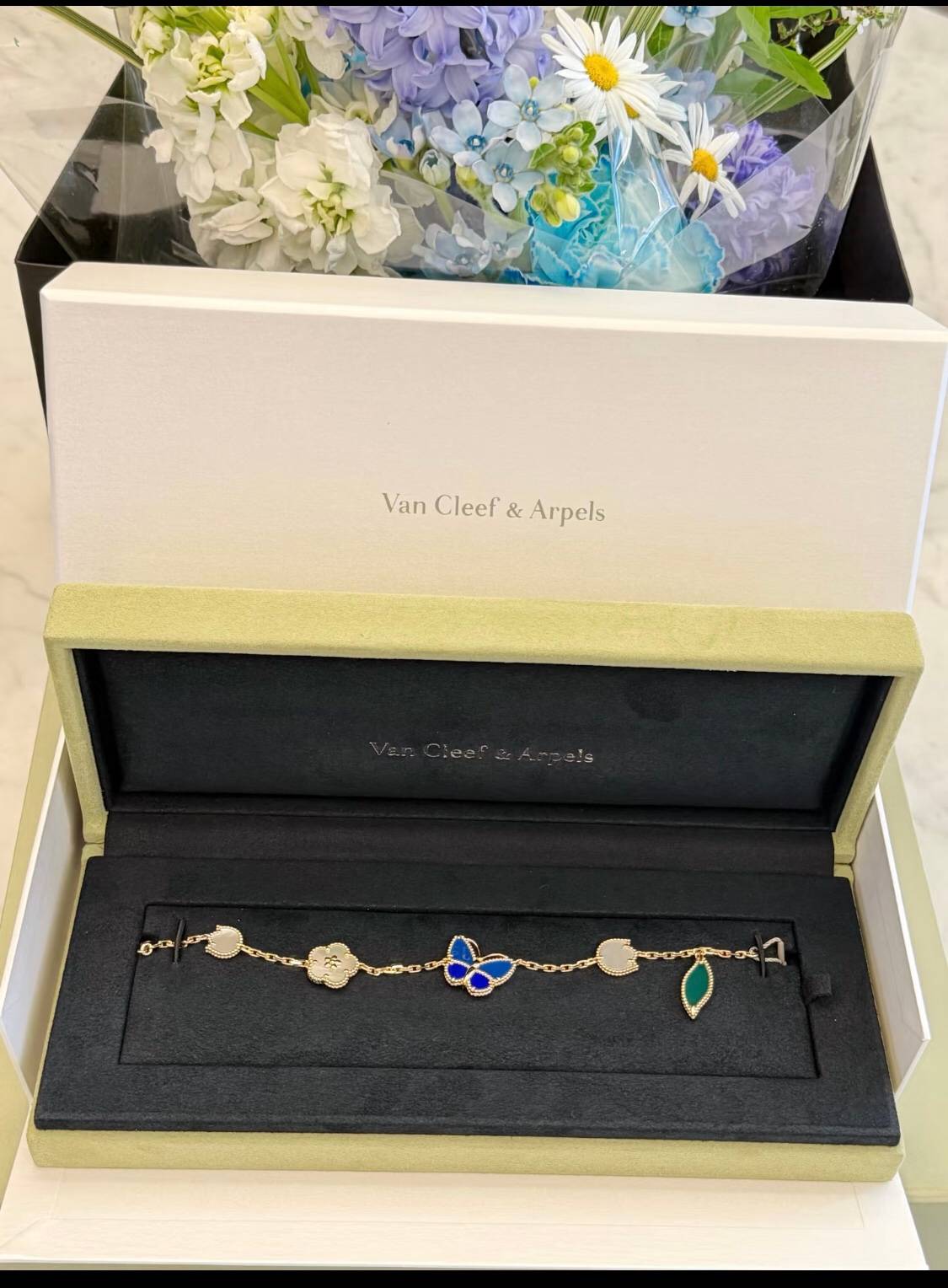 Van Cleef Arpels ヴァン クリーフアーペル レディース ブレスレット フリヴォル 18Kゴールド モチーフブレスレット ギフト - 画像 5