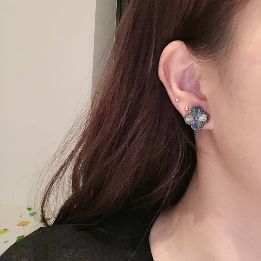 Van Cleef Arpels ヴァン クリーフアーペル レディース ピアス フリヴォル モチーフネックレス 上品なアクセサリー シルバー - 画像 9