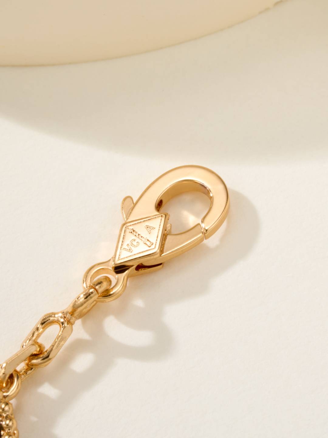 Van Cleef Arpels ヴァン クリーフアーペル レディース ブレスレット アルハンブラ マザーオブパール ゴールド - 画像 3