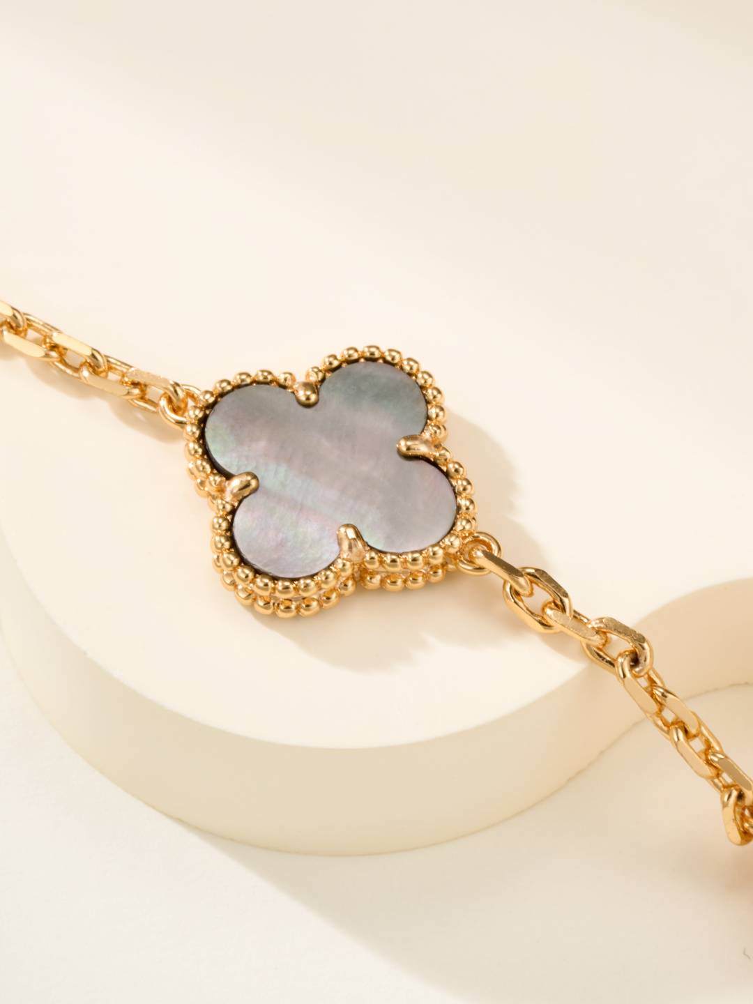 Van Cleef Arpels ヴァン クリーフアーペル レディース ブレスレット アルハンブラ マザーオブパール ゴールド - 画像 5