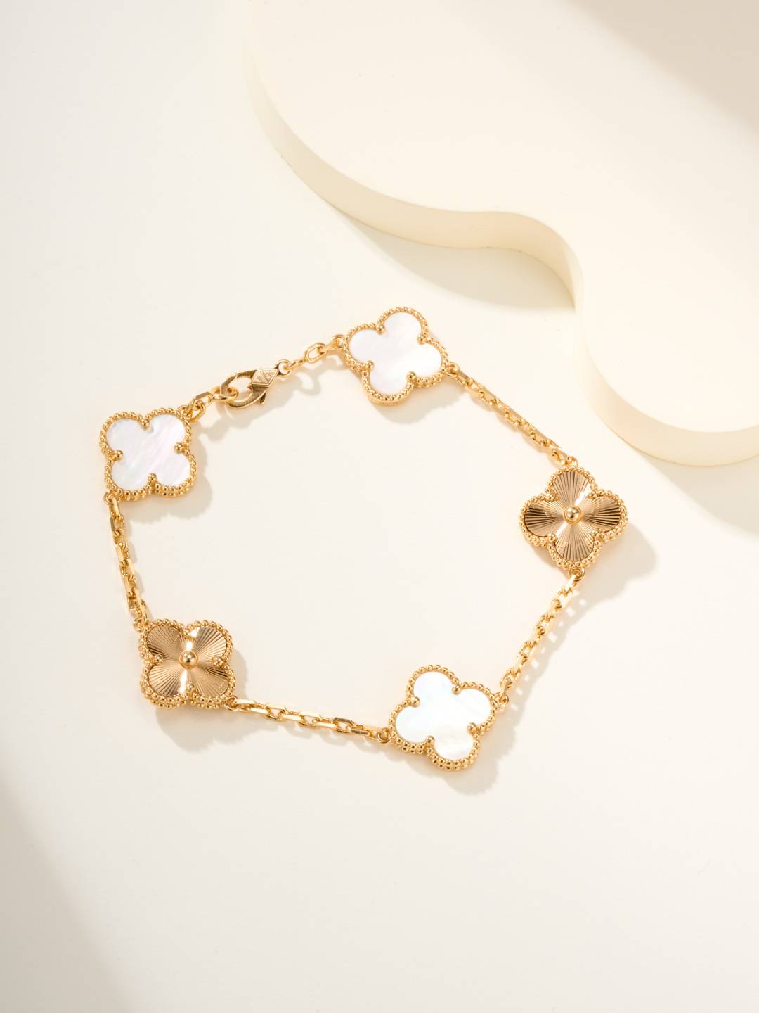 Van Cleef Arpels ヴァン クリーフアーペル レディース ブレスレット フリヴォル モチーフネックレス 上品なアクセサリー ゴールド