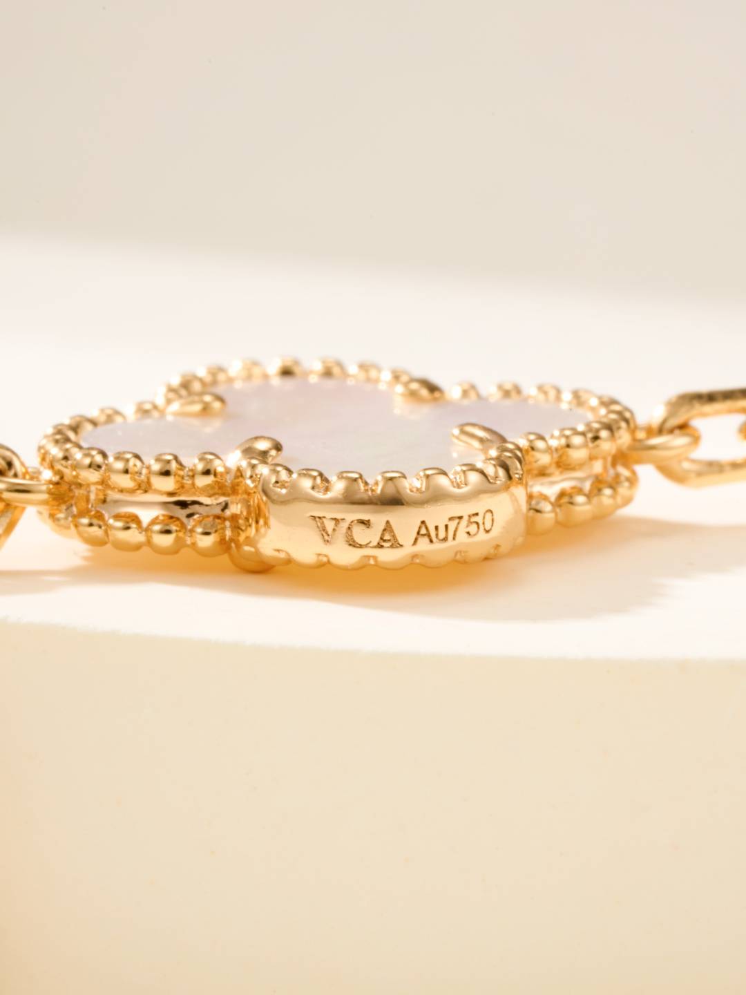 Van Cleef Arpels ヴァン クリーフアーペル レディース ブレスレット フリヴォル モチーフネックレス 上品なアクセサリー ゴールド - 画像 3