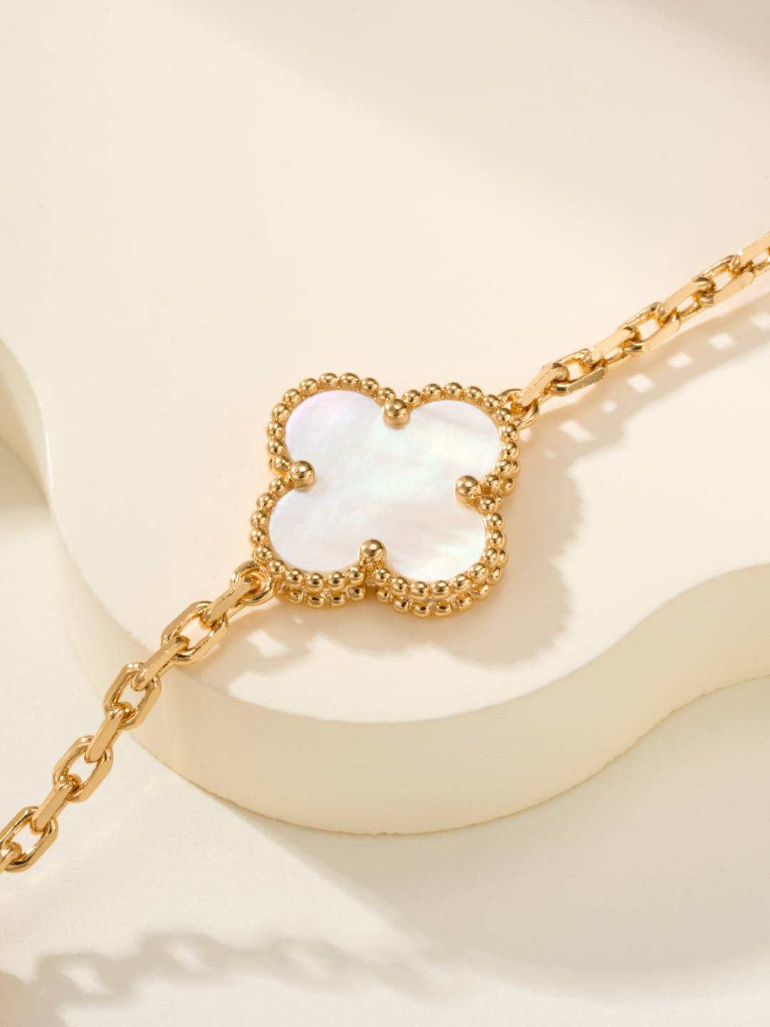 Van Cleef Arpels ヴァン クリーフアーペル レディース ブレスレット フリヴォル モチーフネックレス 上品なアクセサリー ゴールド - 画像 4
