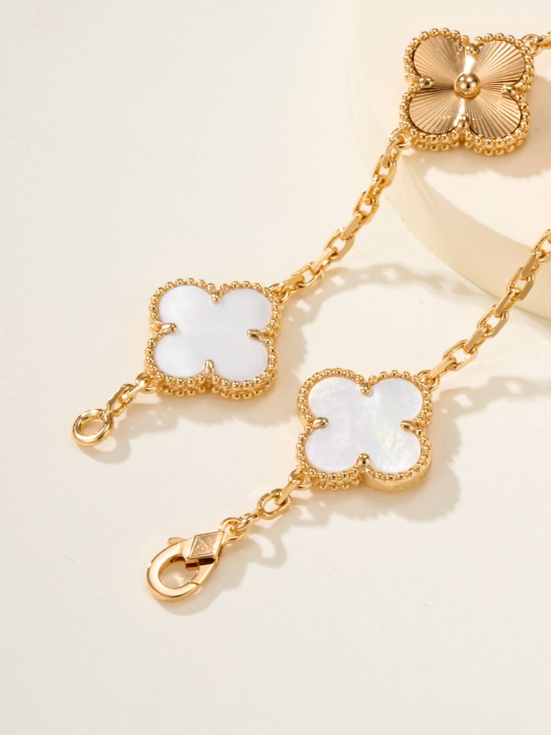 Van Cleef Arpels ヴァン クリーフアーペル レディース ブレスレット フリヴォル モチーフネックレス 上品なアクセサリー ゴールド - 画像 6