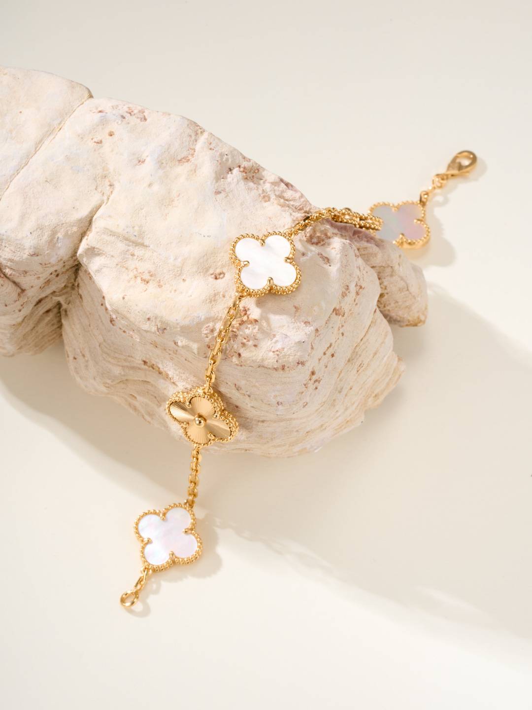 Van Cleef Arpels ヴァン クリーフアーペル レディース ブレスレット フリヴォル モチーフネックレス 上品なアクセサリー ゴールド - 画像 7