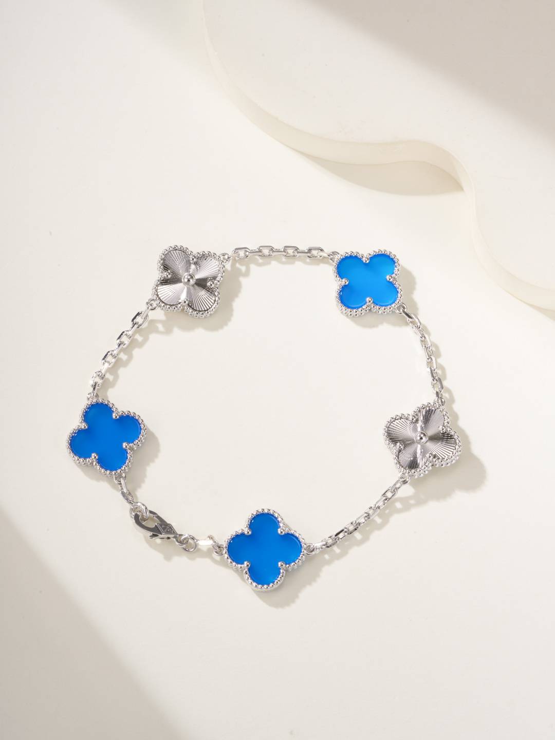 Van Cleef Arpels ヴァン クリーフアーペル レディース ブレスレット 四つ葉モチーフ ブランドブレスレット エレガント シルバー