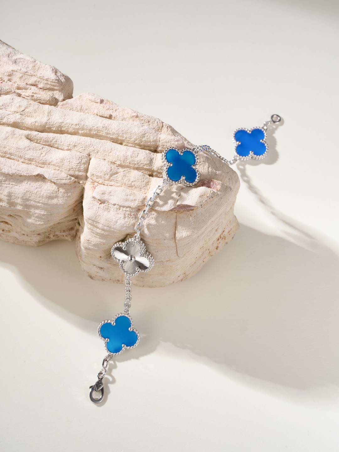 Van Cleef Arpels ヴァン クリーフアーペル レディース ブレスレット 四つ葉モチーフ ブランドブレスレット エレガント シルバー - 画像 8