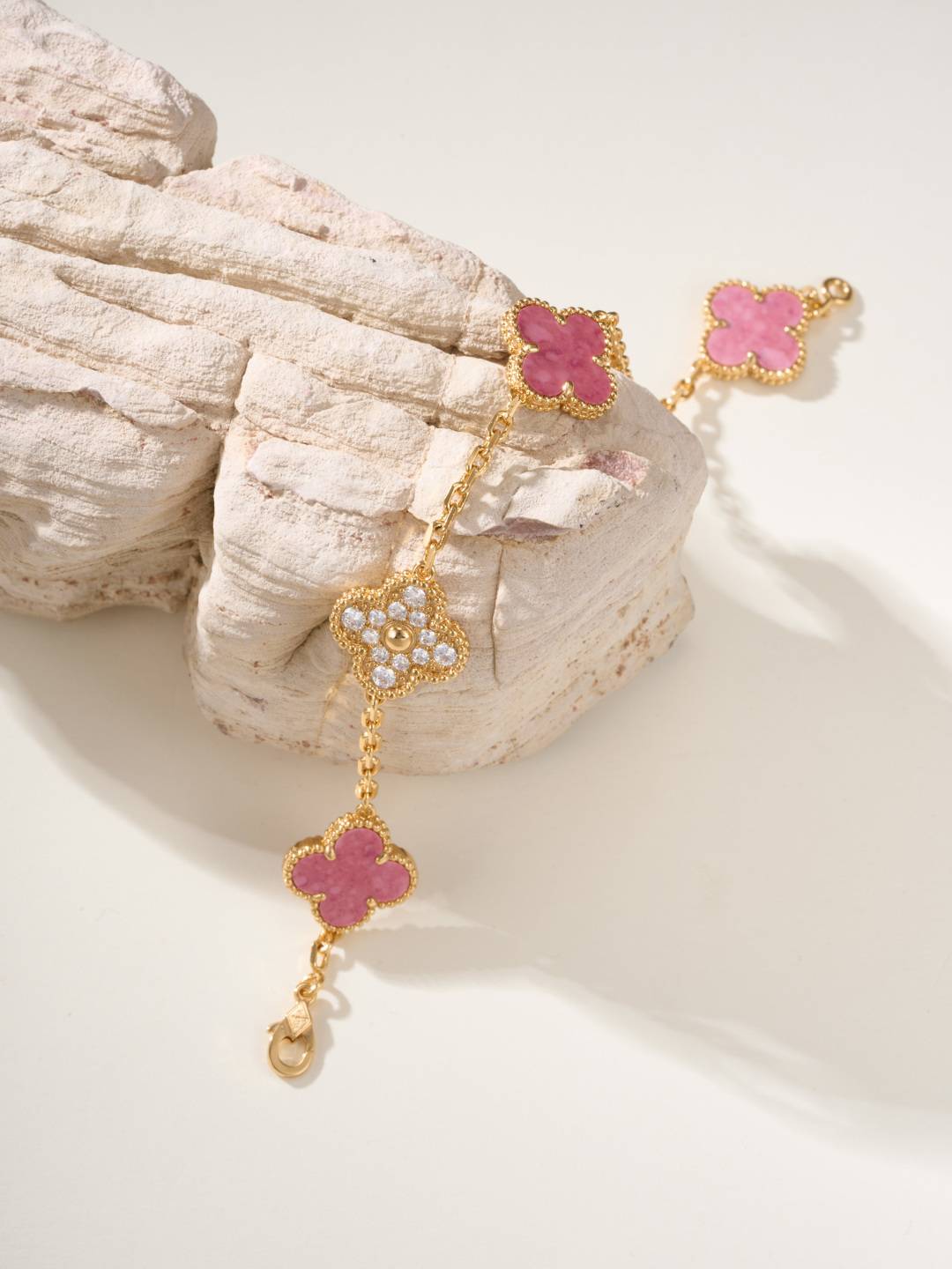 Van Cleef Arpels ヴァン クリーフアーペル レディース ブレスレット 四つ葉モチーフ ブランドジュエリー エレガント ゴールド - 画像 8