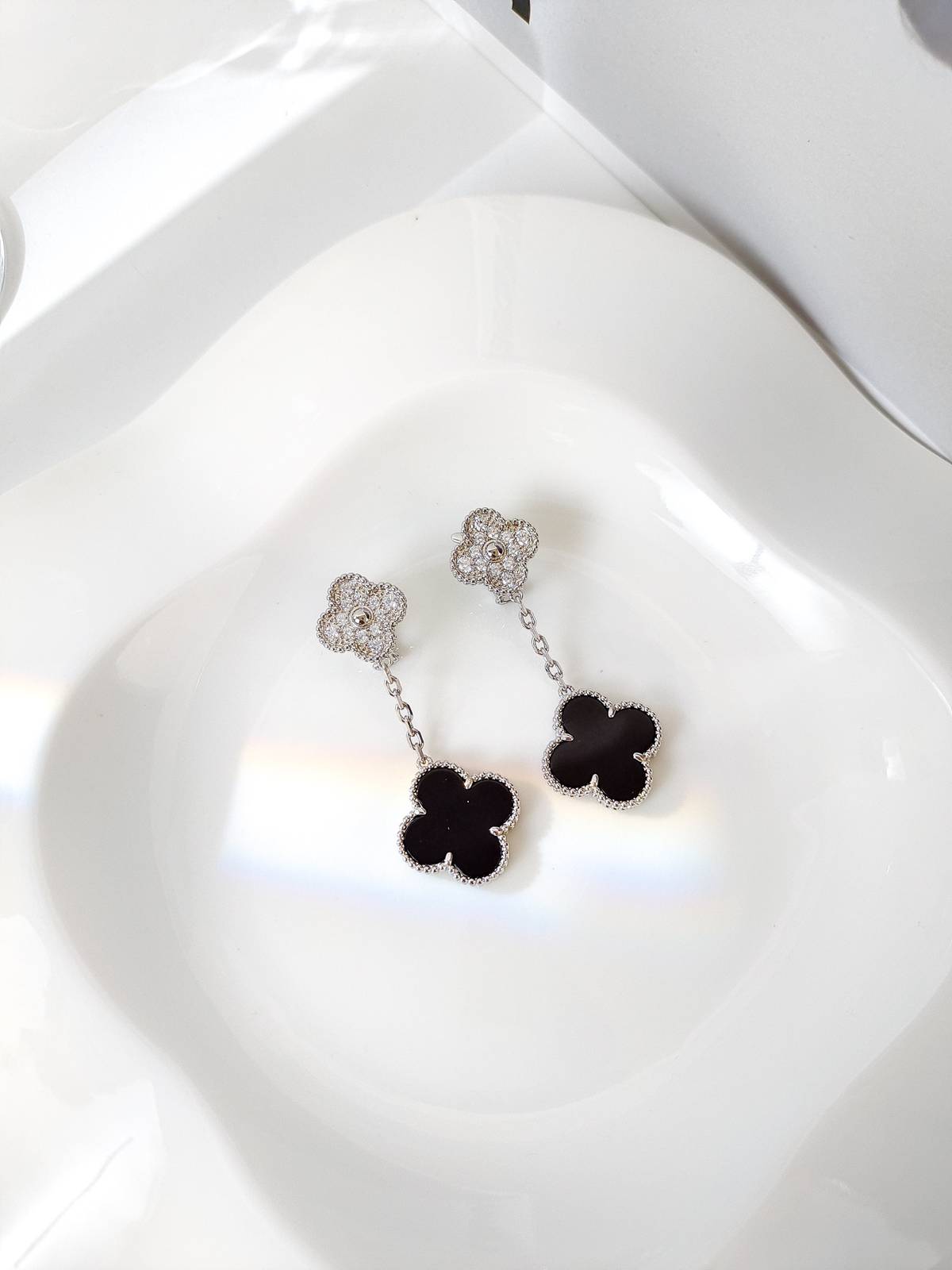 Van Cleef Arpels ヴァン クリーフアーペル レディース ピアス 四つ葉モチーフ ブランドピアス プチギフト シルバー - 画像 2