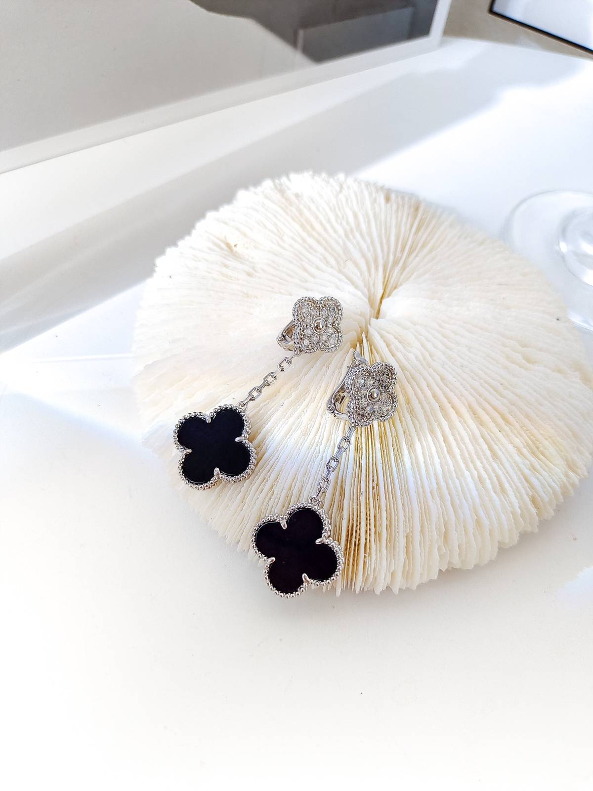 Van Cleef Arpels ヴァン クリーフアーペル レディース ピアス 四つ葉モチーフ ブランドピアス プチギフト シルバー - 画像 3