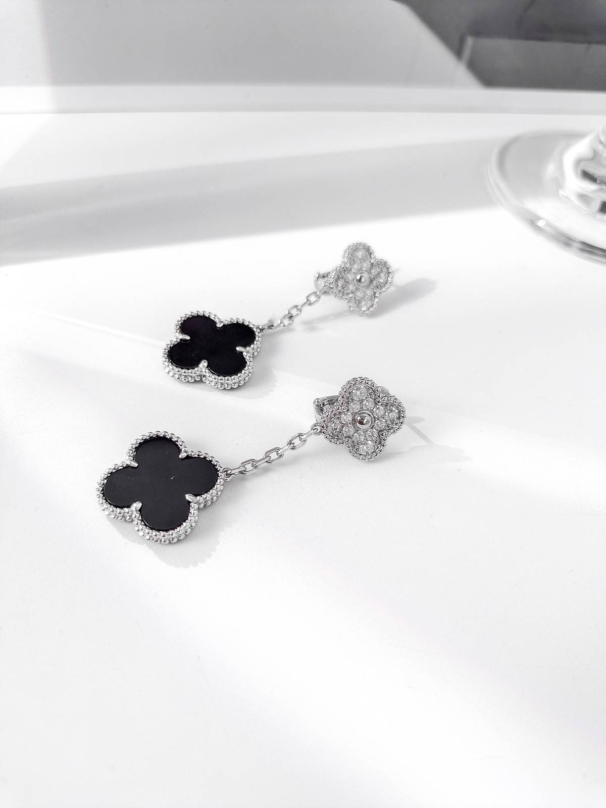 Van Cleef Arpels ヴァン クリーフアーペル レディース ピアス 四つ葉モチーフ ブランドピアス プチギフト シルバー - 画像 7