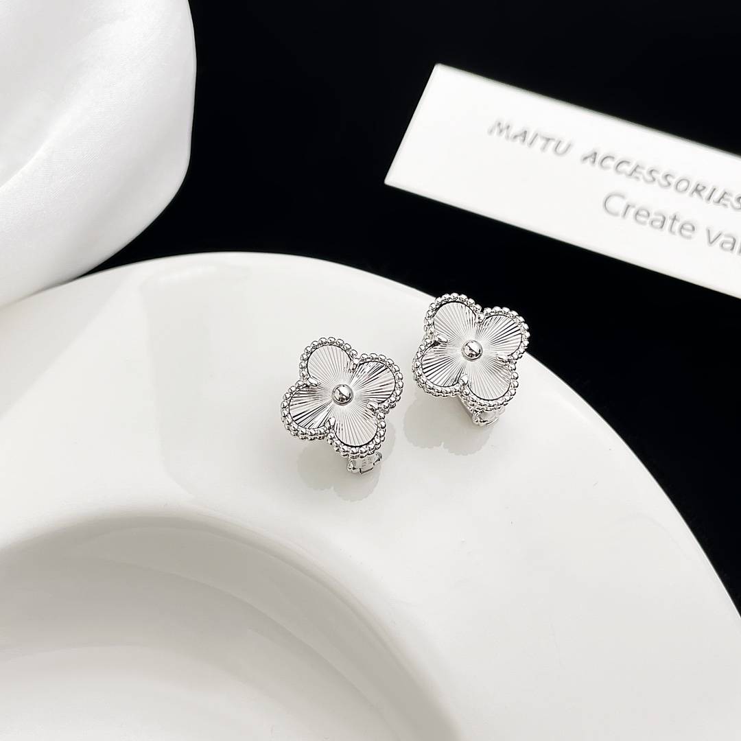 Van Cleef Arpels ヴァン クリーフアーペル レディース ピアス アルハンブラ フリヴォル モチーフネックレス エレガント ギフト シルバー