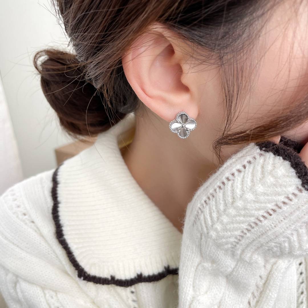 Van Cleef Arpels ヴァン クリーフアーペル レディース ピアス アルハンブラ フリヴォル モチーフネックレス エレガント ギフト シルバー - 画像 2