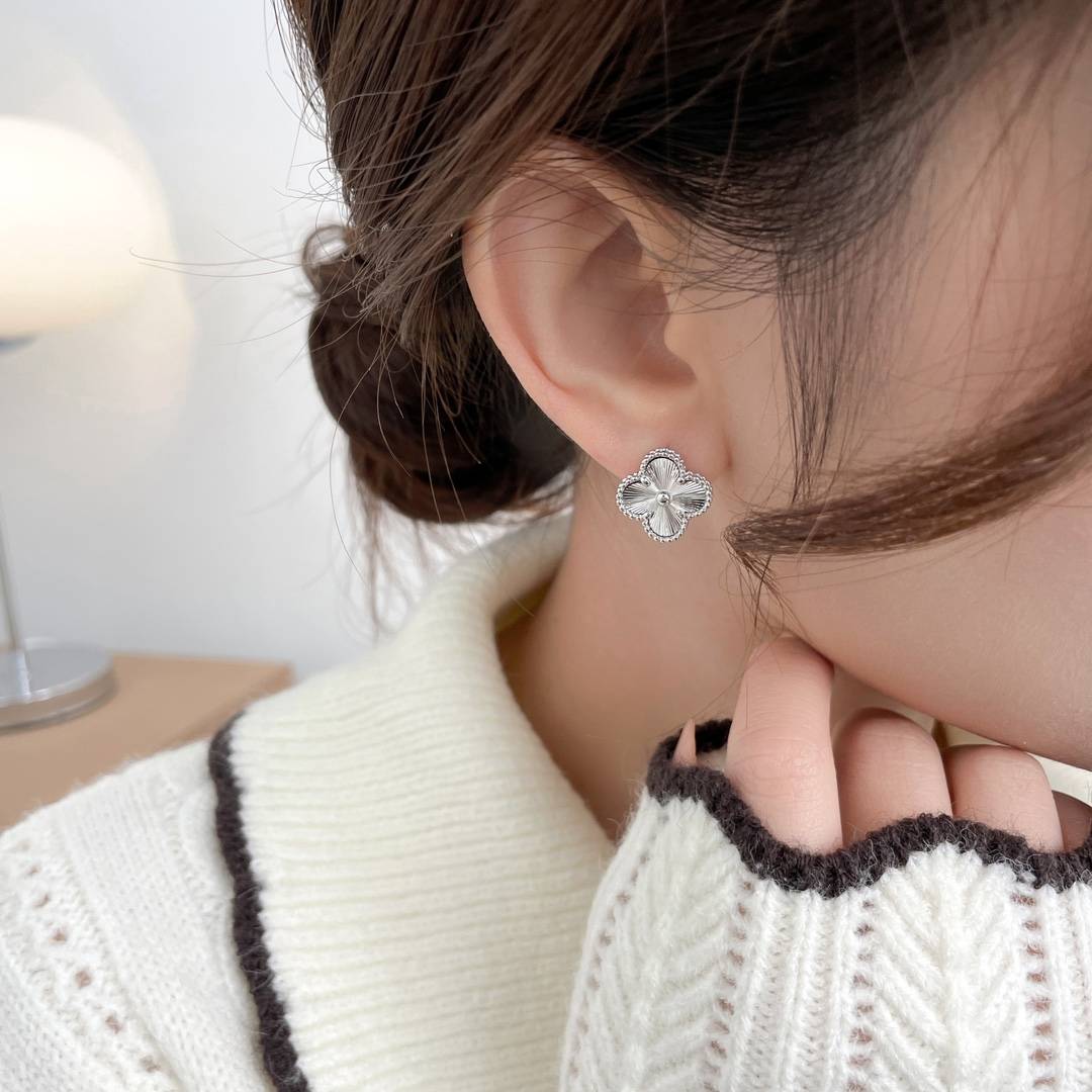 Van Cleef Arpels ヴァン クリーフアーペル レディース ピアス アルハンブラ フリヴォル モチーフネックレス エレガント ギフト シルバー - 画像 3