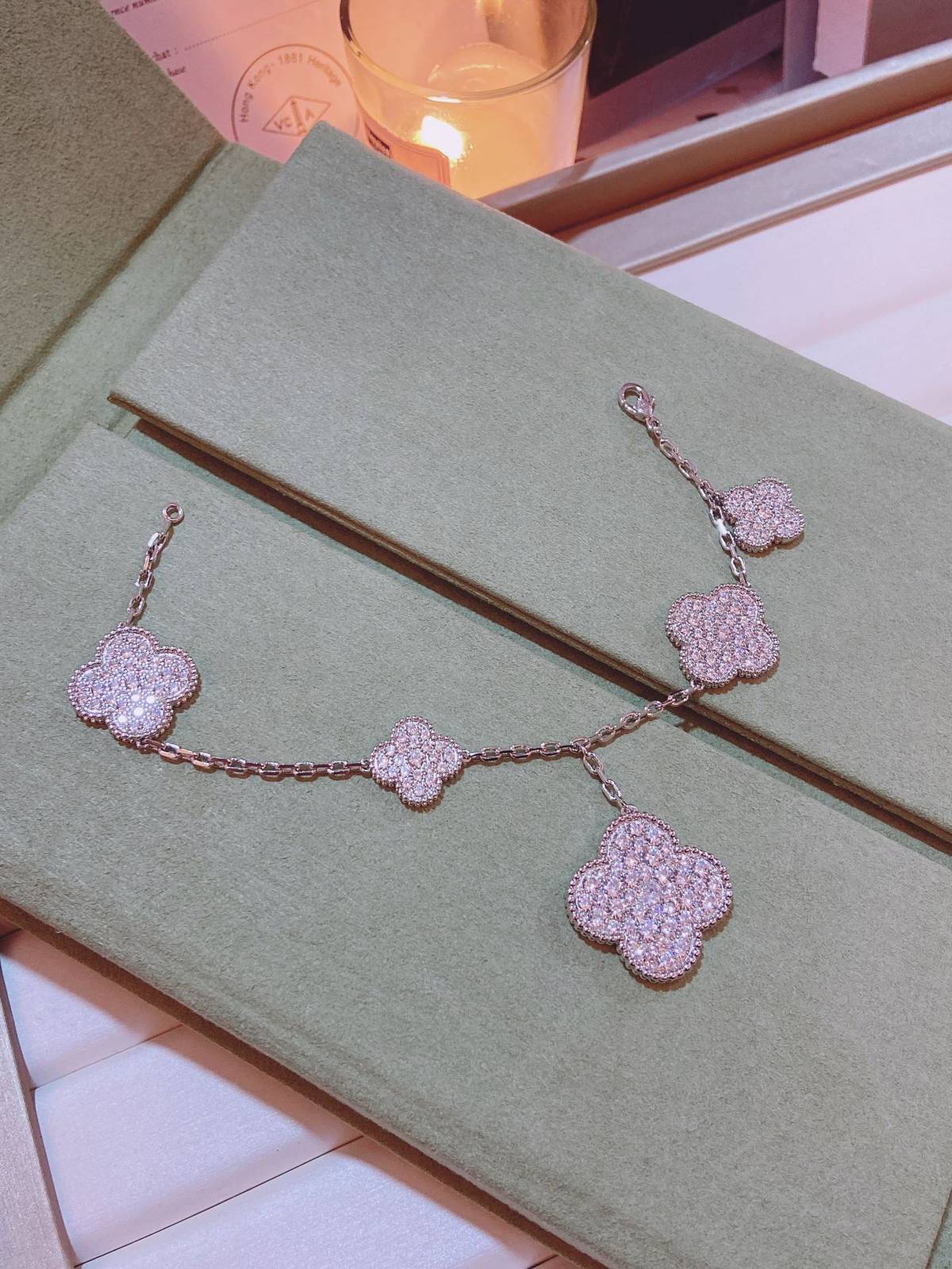Van Cleef Arpels ヴァン クリーフアーペル レディース ブレスレット アルハンブラ モチーフネックレス オンスクリーン エレガント ローズゴール