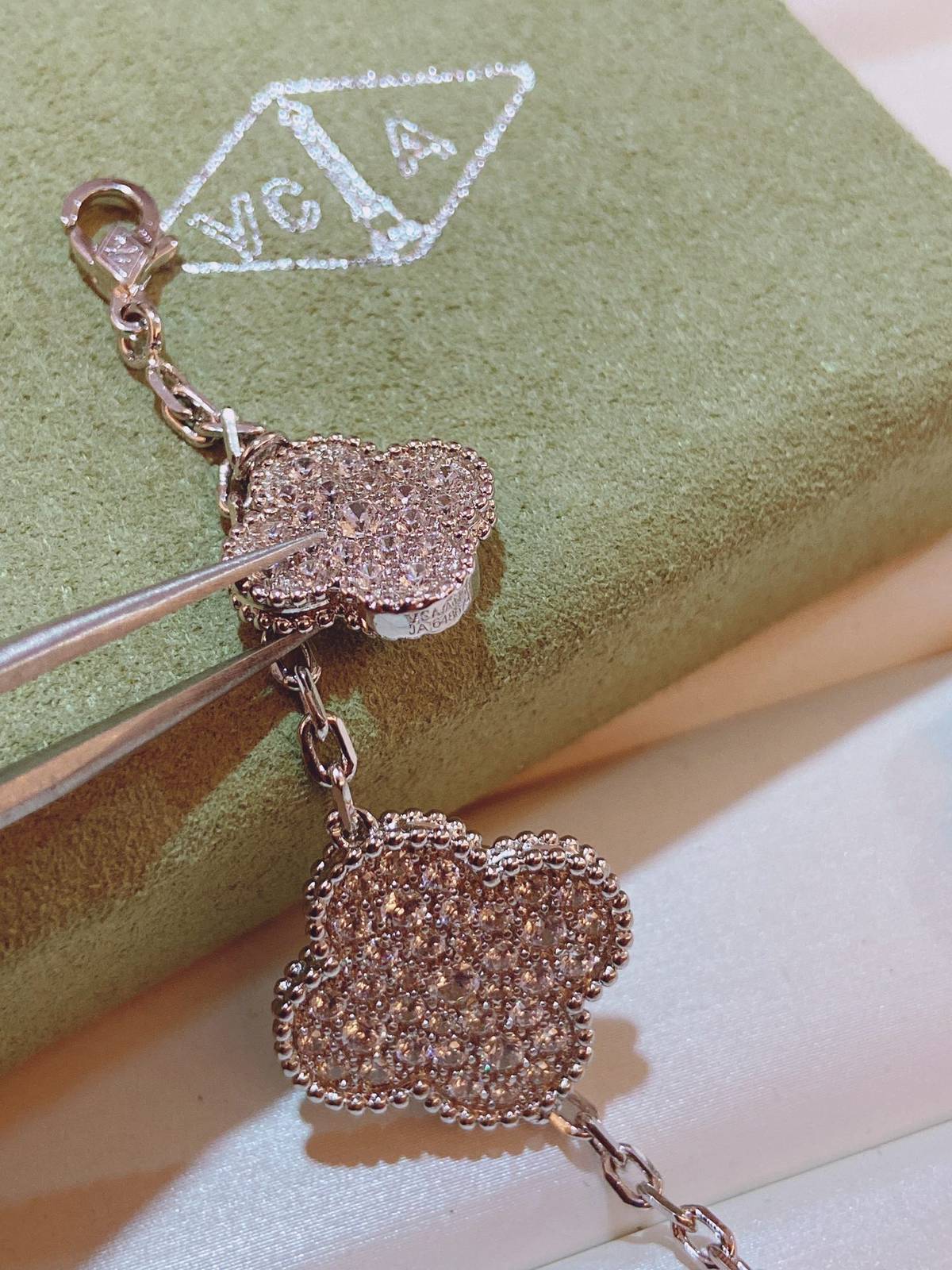 Van Cleef Arpels ヴァン クリーフアーペル レディース ブレスレット アルハンブラ モチーフネックレス オンスクリーン エレガント ローズゴール - 画像 3