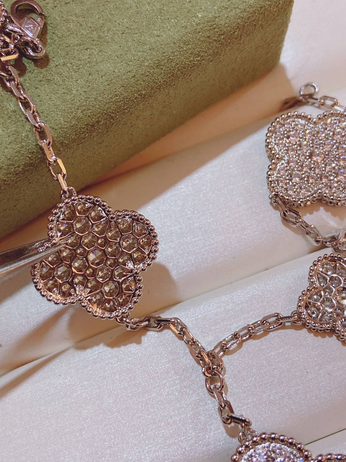 Van Cleef Arpels ヴァン クリーフアーペル レディース ブレスレット アルハンブラ モチーフネックレス オンスクリーン エレガント ローズゴール - 画像 4